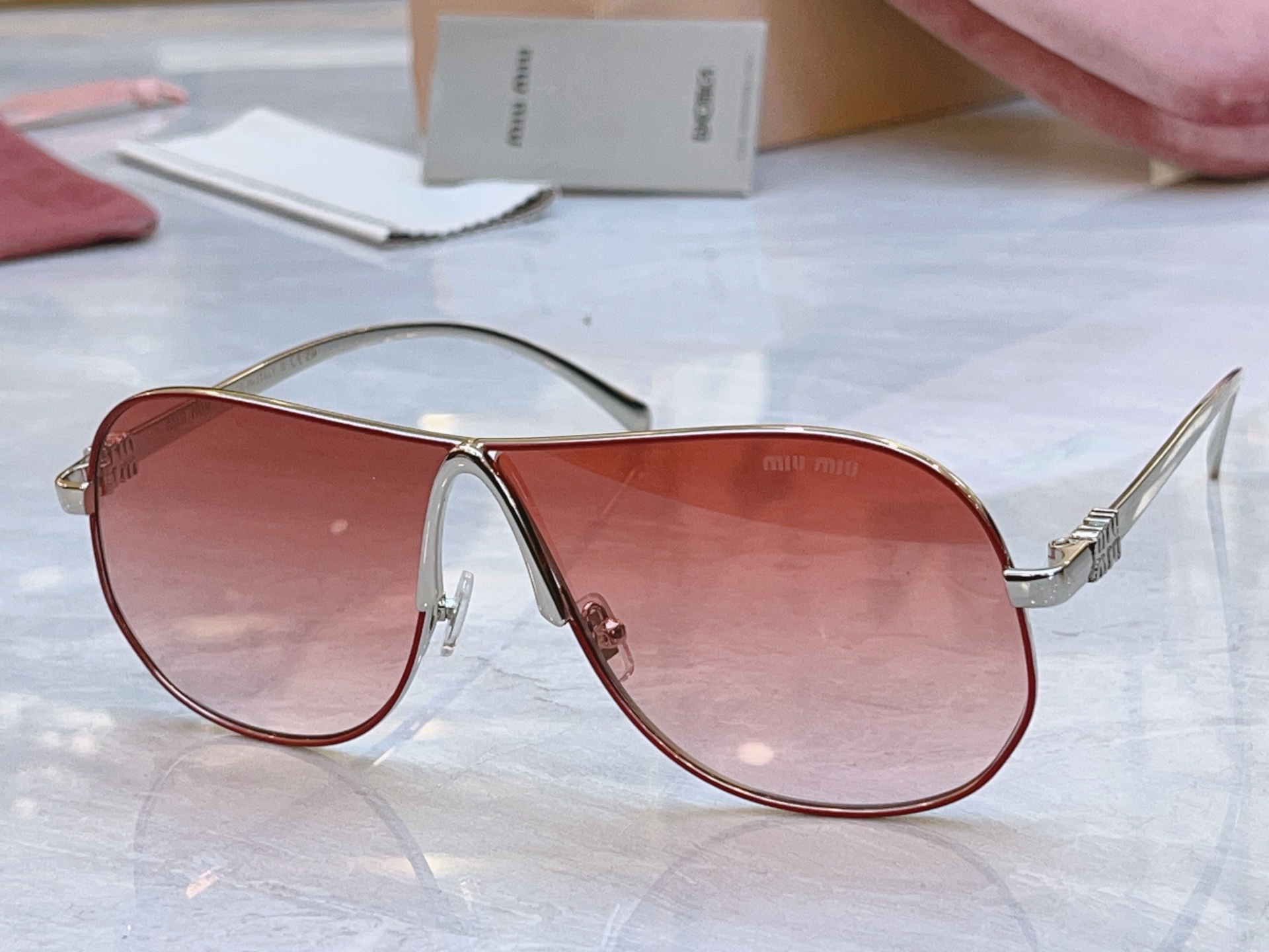 ，【MIUMI*】缪*缪新款太阳镜🕶️，Mod：MU A623S，SIZE:63口7-145