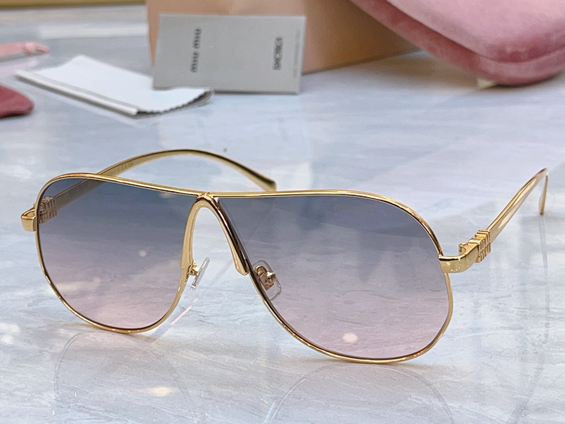 ，【MIUMI*】缪*缪新款太阳镜🕶️，Mod：MU A623S，SIZE:63口7-145