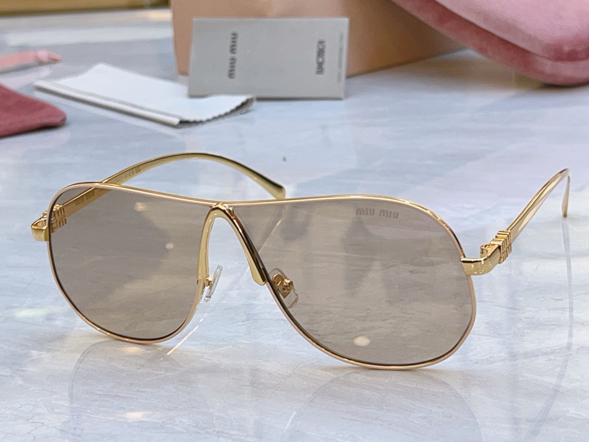 ，【MIUMI*】缪*缪新款太阳镜🕶️，Mod：MU A623S，SIZE:63口7-145