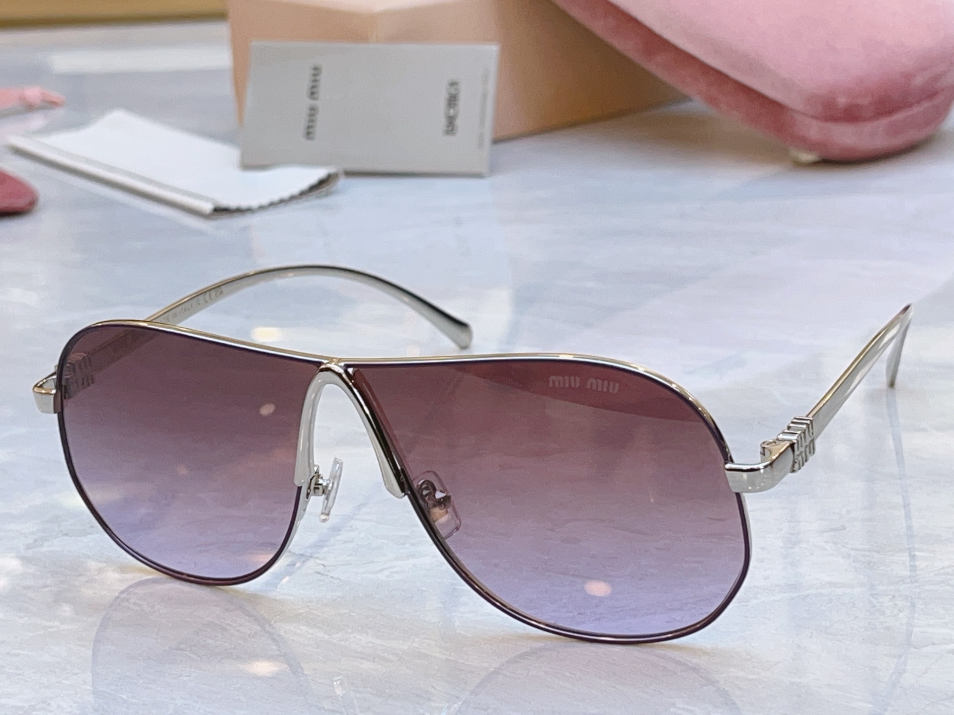 ，【MIUMI*】缪*缪新款太阳镜🕶️，Mod：MU A623S，SIZE:63口7-145