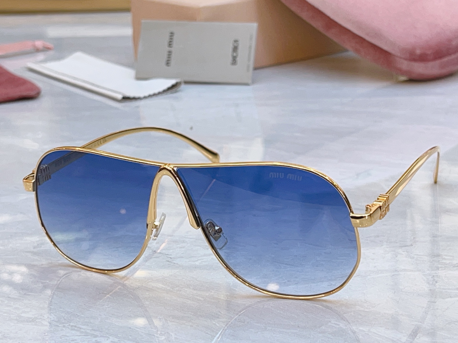 ，【MIUMI*】缪*缪新款太阳镜🕶️，Mod：MU A623S，SIZE:63口7-145