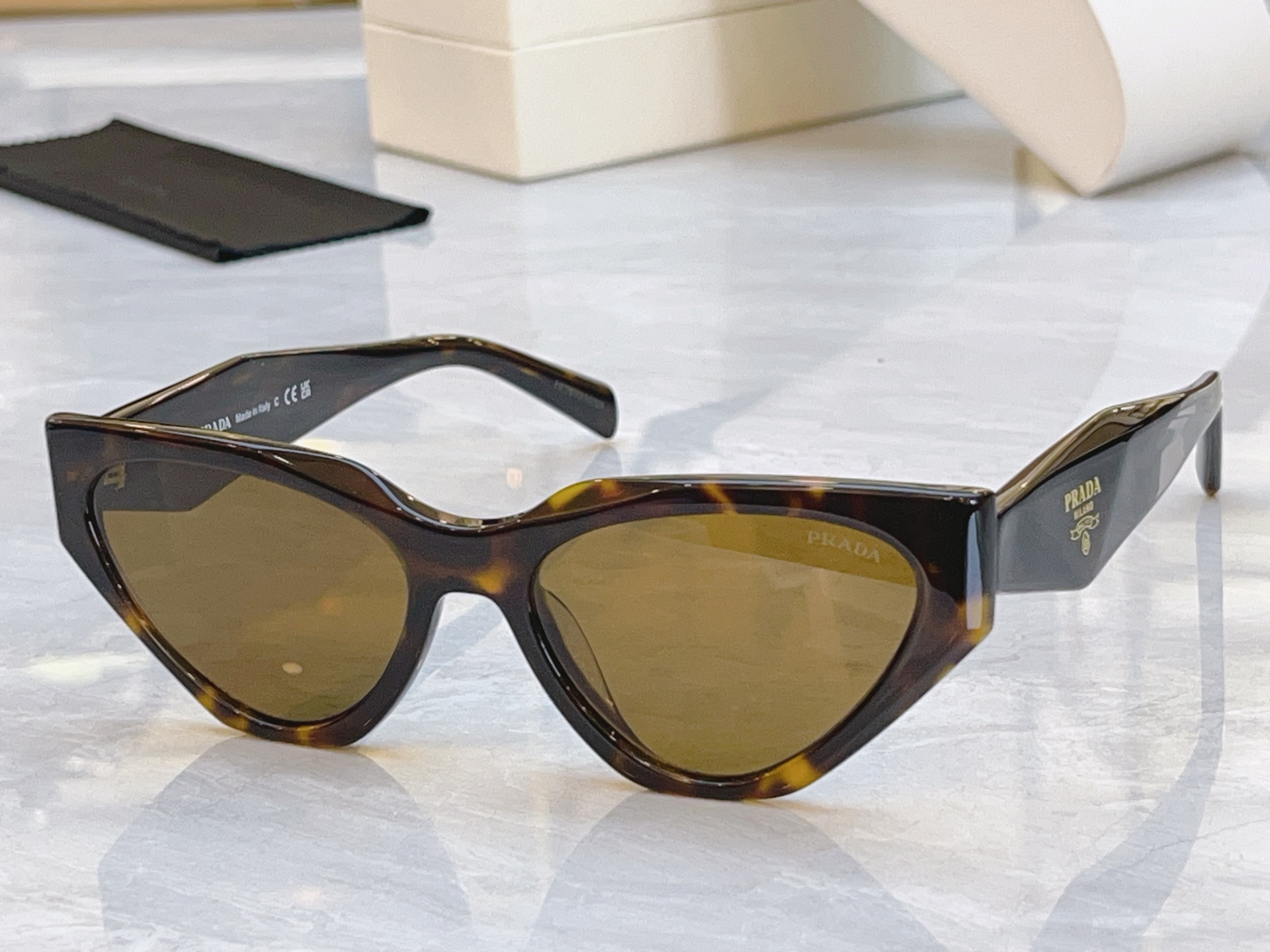 ，【PRAD*】普拉*达新款太阳镜，MODEL：PR C07V，SIZE：54口18-145