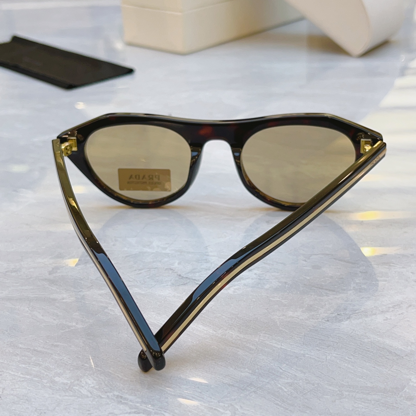 ，【PRAD*】普拉*达新款太阳镜，MODEL：SPR B15，SIZE：51口21-145