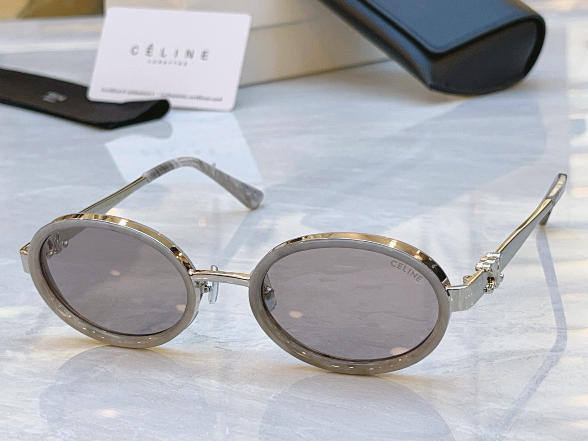 ，【CELIN*】赛*琳新款太阳镜， MODEL:CL42138U，SIZE: 52口22-143