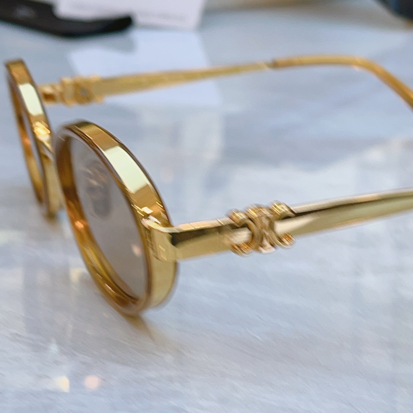 ，【CELIN*】赛*琳新款太阳镜， MODEL:CL42138U，SIZE: 52口22-143