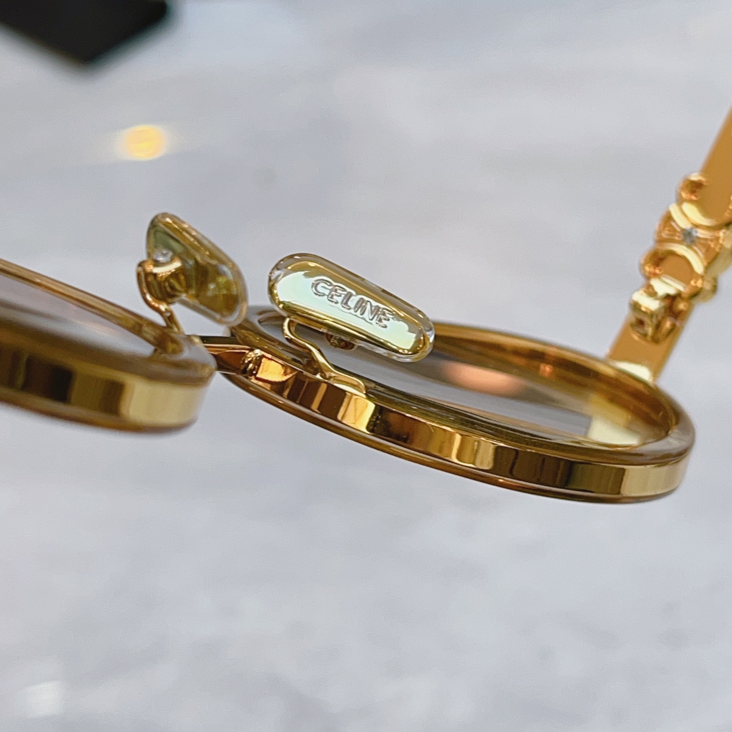 ，【CELIN*】赛*琳新款太阳镜， MODEL:CL42138U，SIZE: 52口22-143