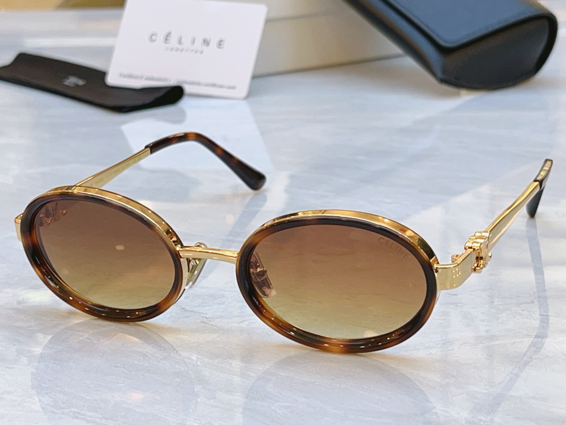 ，【CELIN*】赛*琳新款太阳镜， MODEL:CL42138U，SIZE: 52口22-143