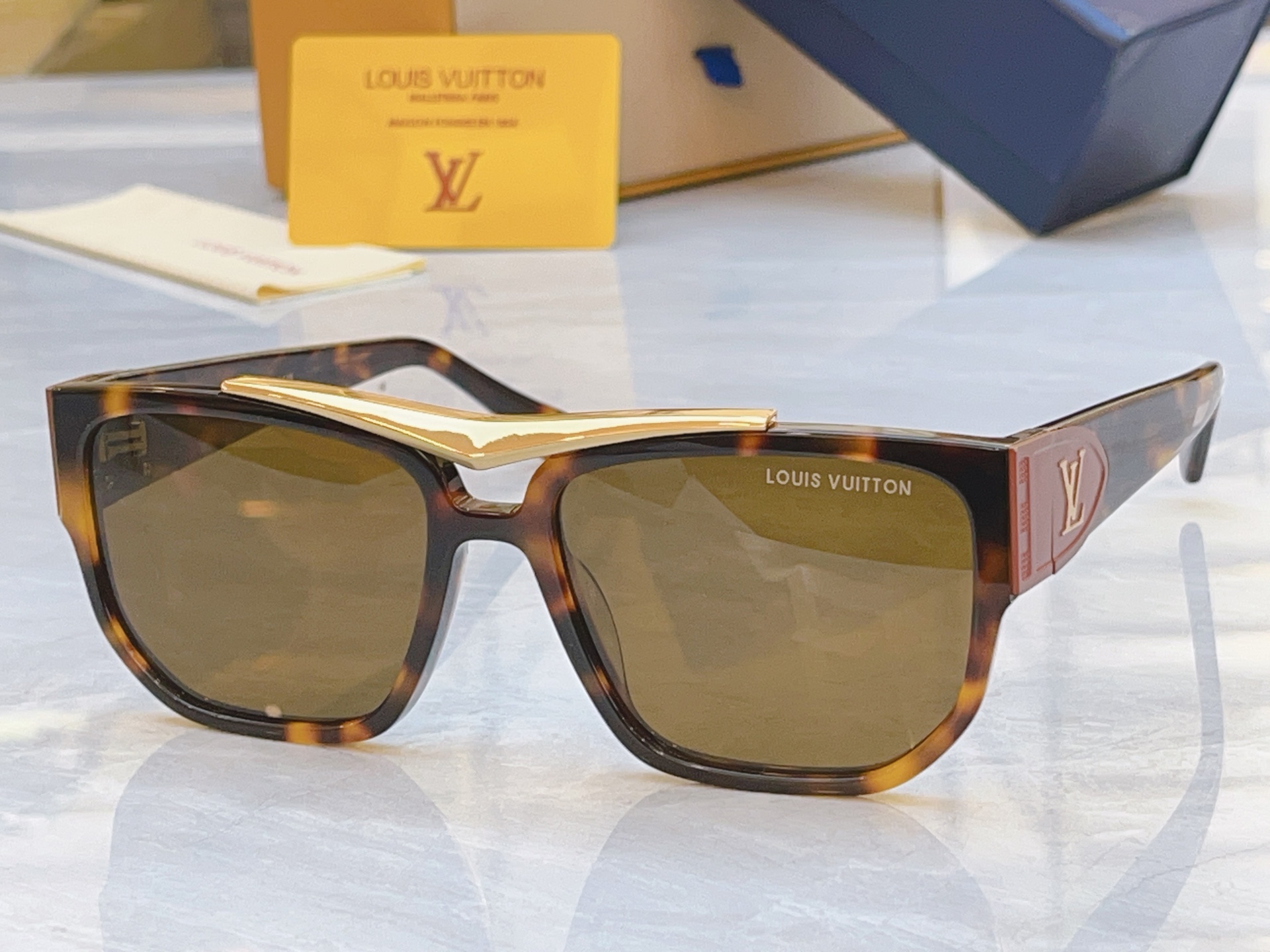 ，【LOUIS VUITTO*】路易*威登新款太阳镜，MODEL：Z2723U，SIZE：59口18-1