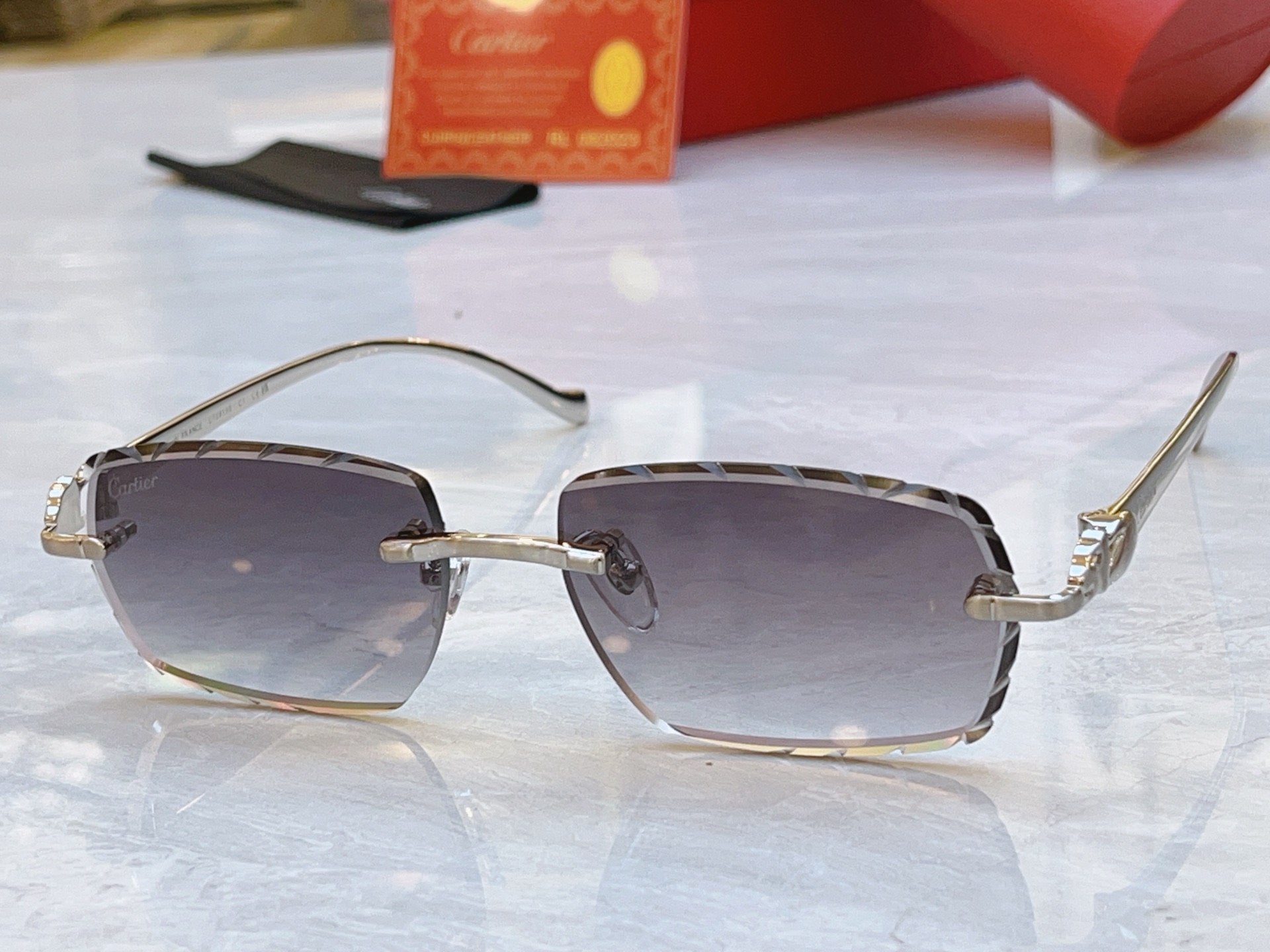 ，【CARTIE*】卡地*亚新款太阳镜 钛架，Mod:CT0913S，Size:57口17-135