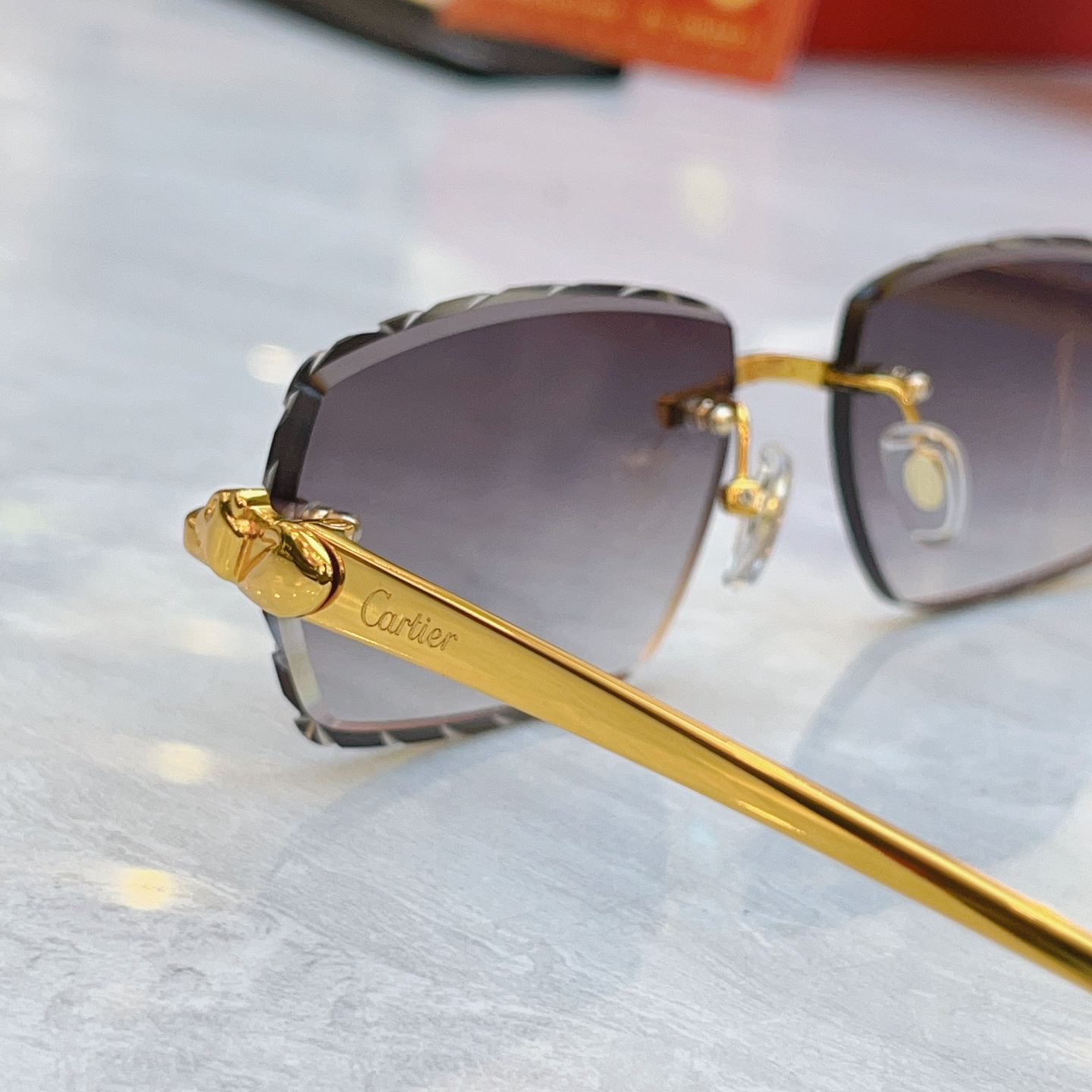 ，【CARTIE*】卡地*亚新款太阳镜 钛架，Mod:CT0913S，Size:57口17-135