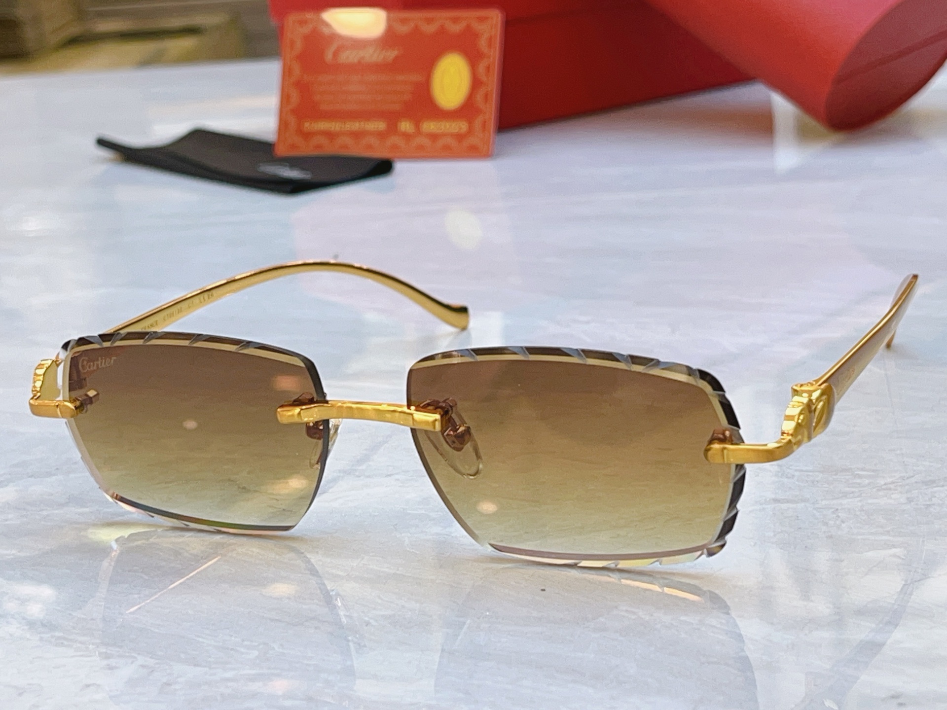 ，【CARTIE*】卡地*亚新款太阳镜 钛架，Mod:CT0913S，Size:57口17-135