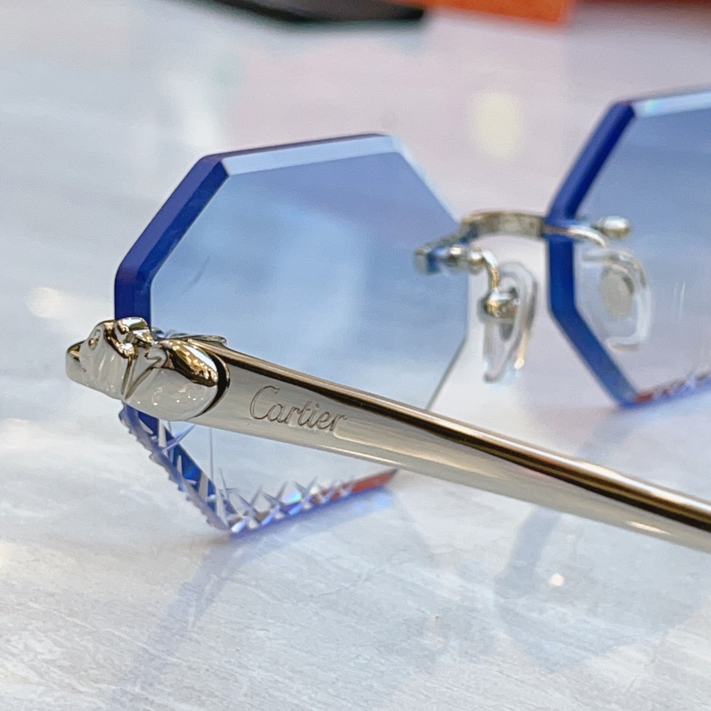 ，【CARTIE*】卡地*亚新款太阳镜 钛架，Mod:CT0914S，Size:57口17-135