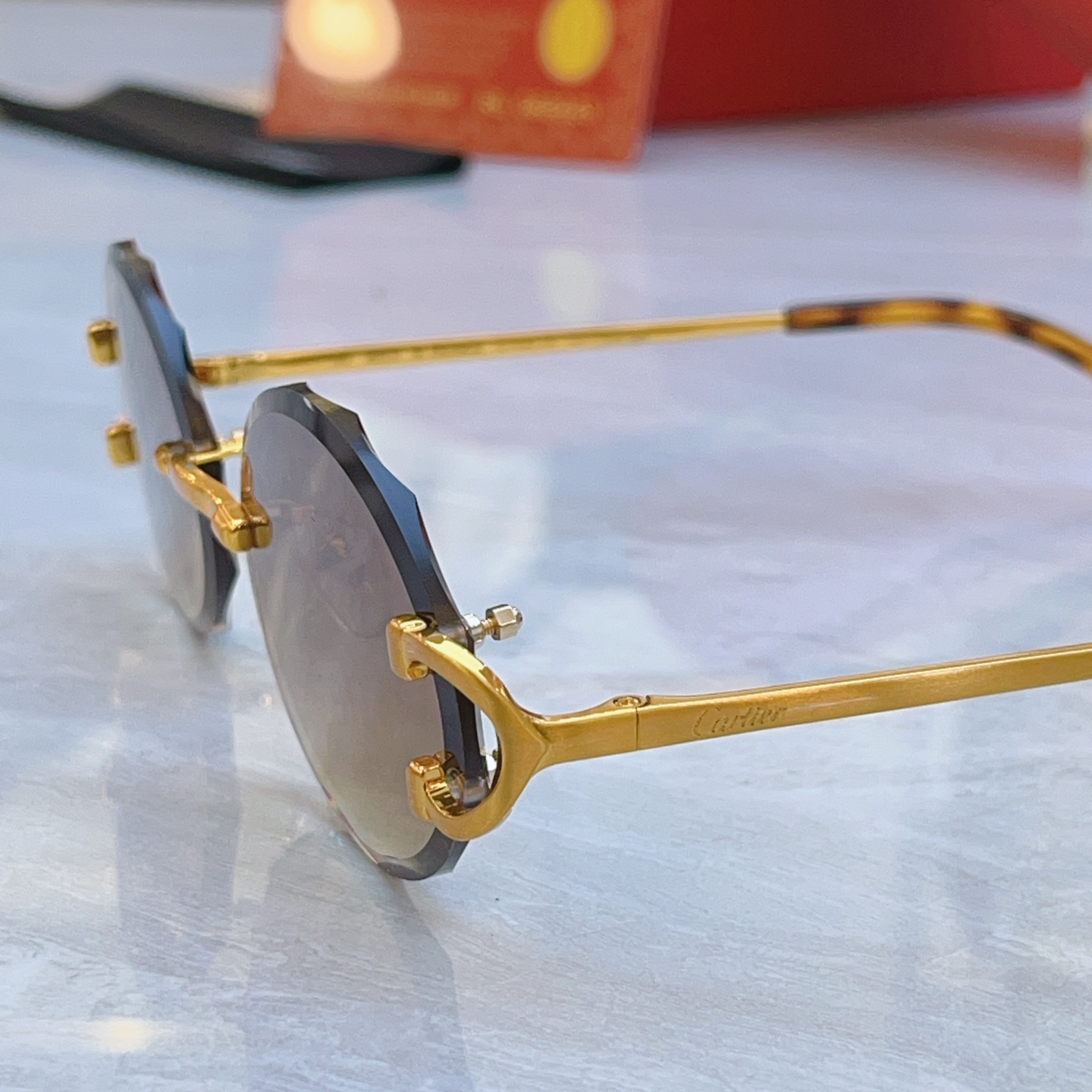 ，【CARTIE*】卡地*亚新款太阳镜 钛架，Mod:CT0911S，Size:56口17-140