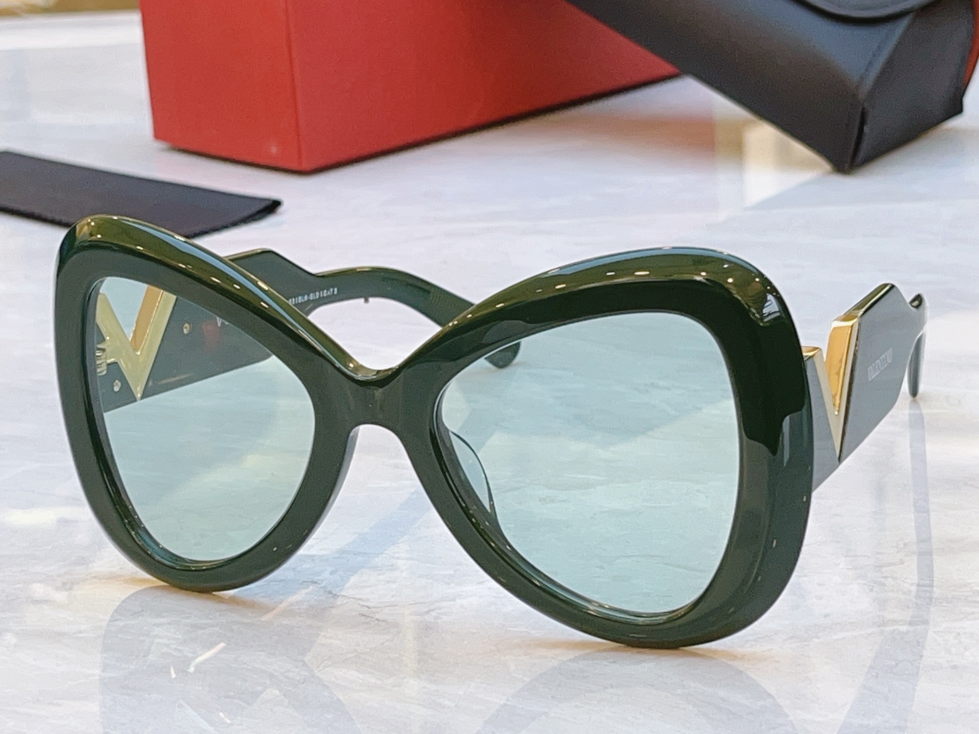 ，【VALENTIN*】华伦*天奴新款太阳镜，MODEL：VLX-138A-53，SIZE：59口14-