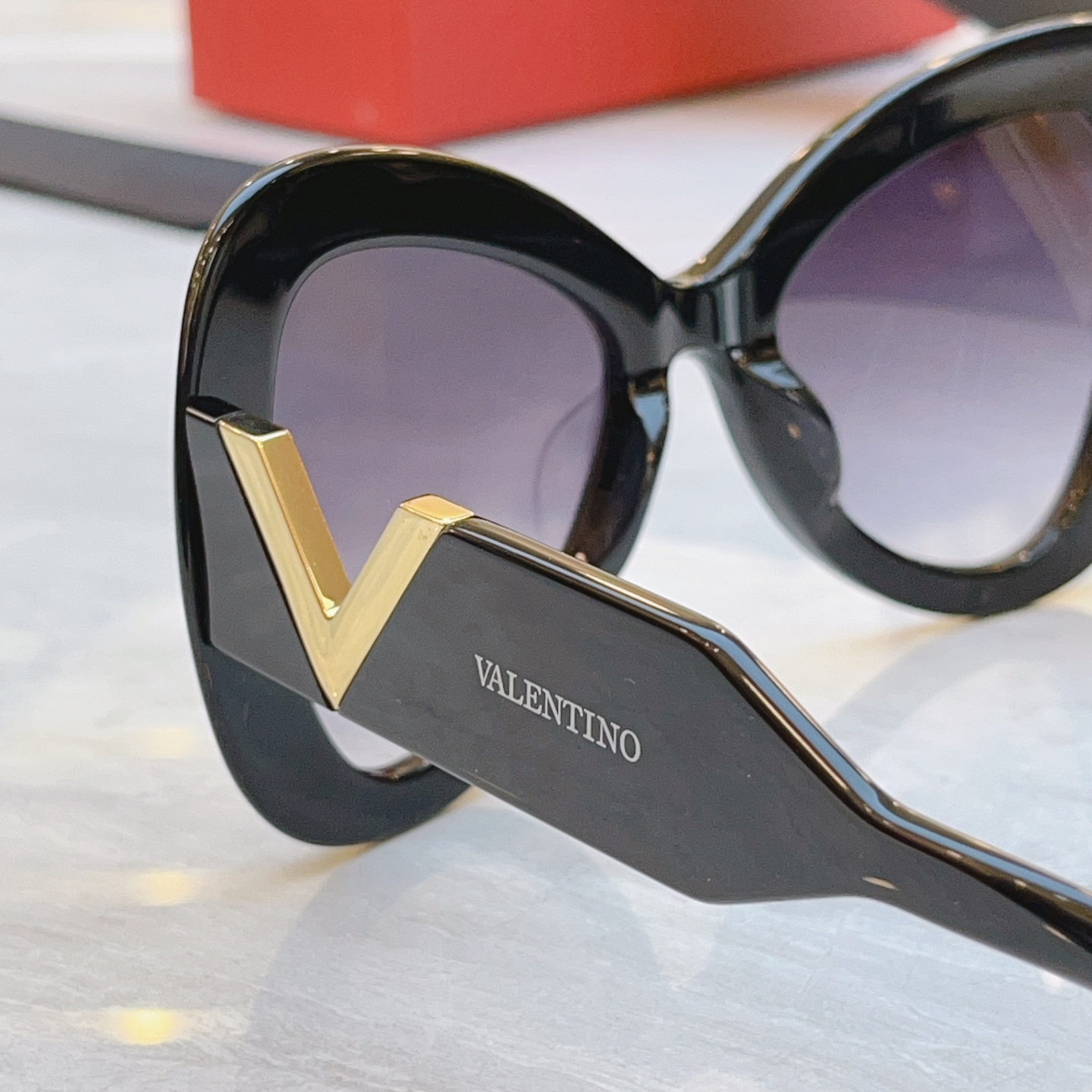 ，【VALENTIN*】华伦*天奴新款太阳镜，MODEL：VLX-138A-53，SIZE：59口14-