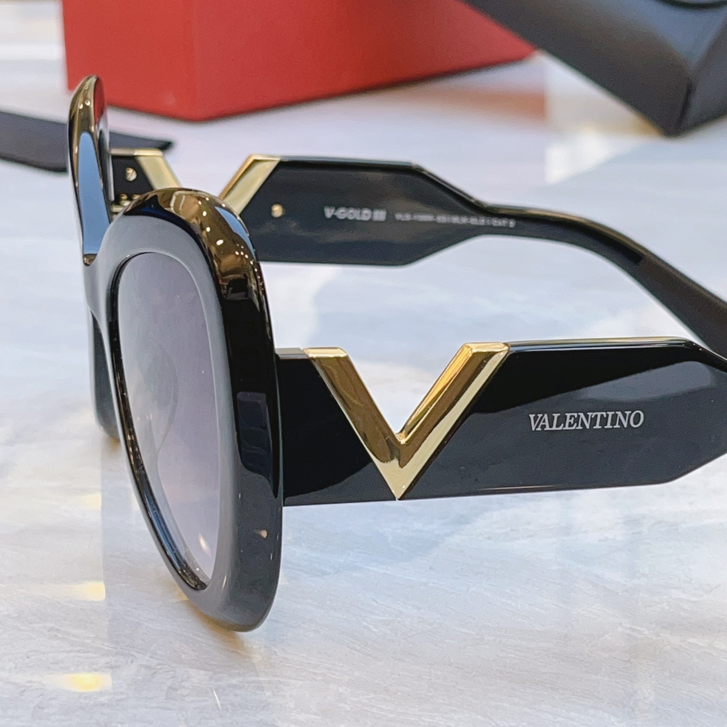 ，【VALENTIN*】华伦*天奴新款太阳镜，MODEL：VLX-138A-53，SIZE：59口14-