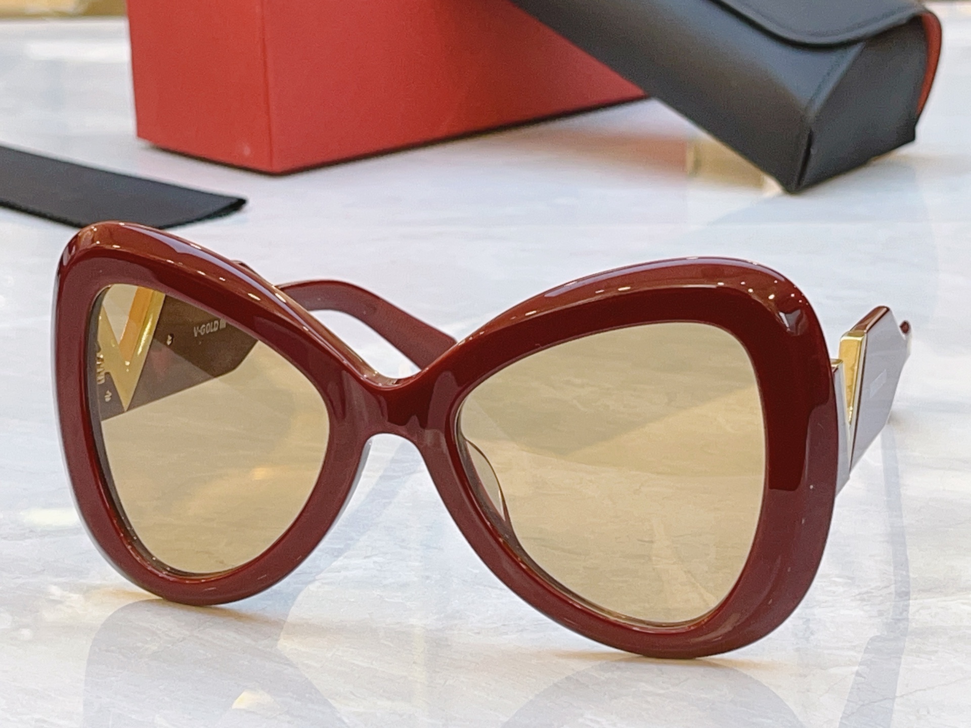 ，【VALENTIN*】华伦*天奴新款太阳镜，MODEL：VLX-138A-53，SIZE：59口14-