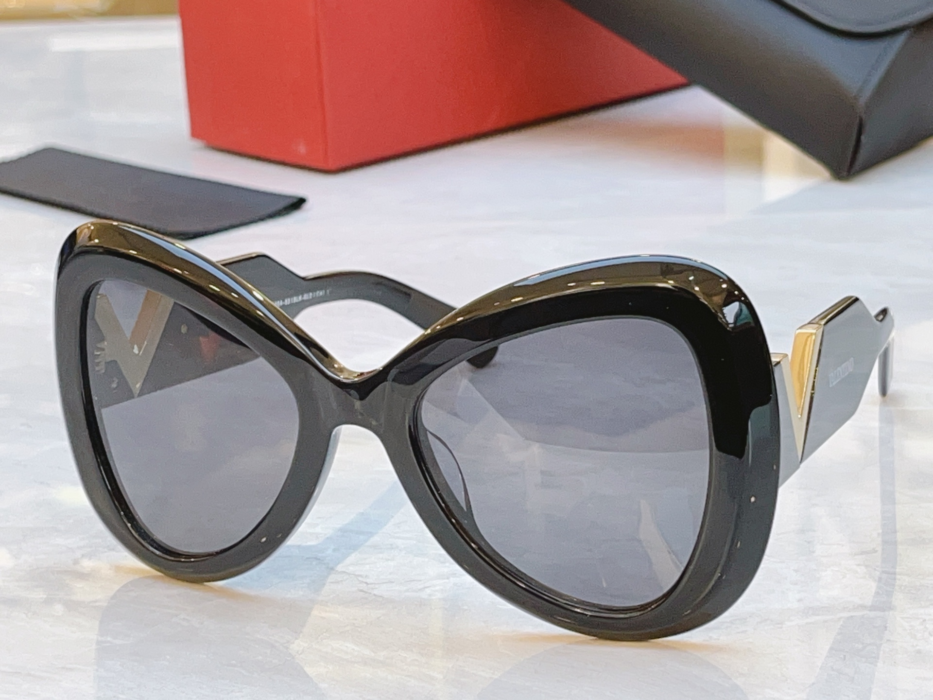 ，【VALENTIN*】华伦*天奴新款太阳镜，MODEL：VLX-138A-53，SIZE：59口14-