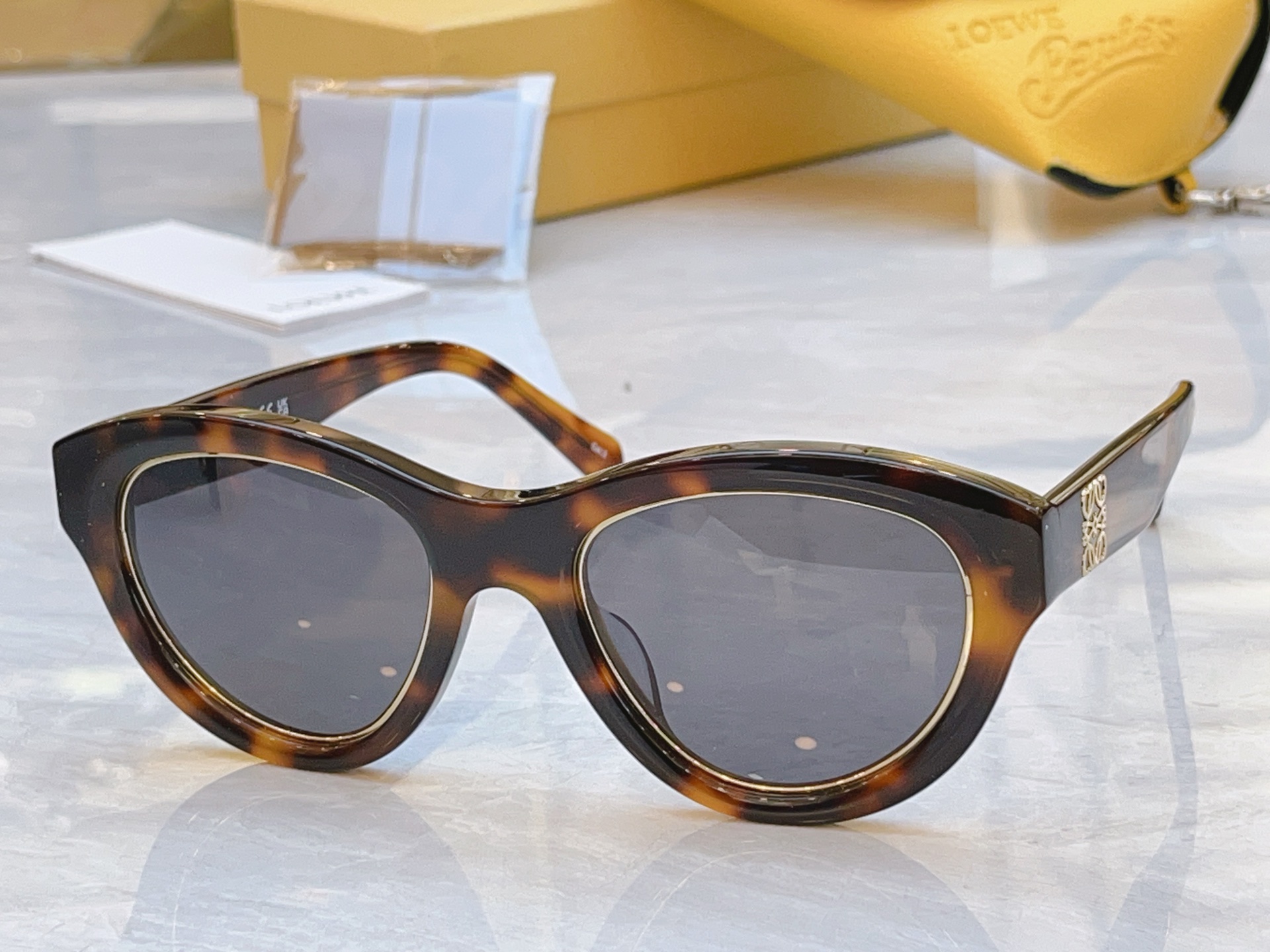 ，【LOEW*】罗意*威新款太阳镜，MODEL：LW40182I，SIZE：53口19-140