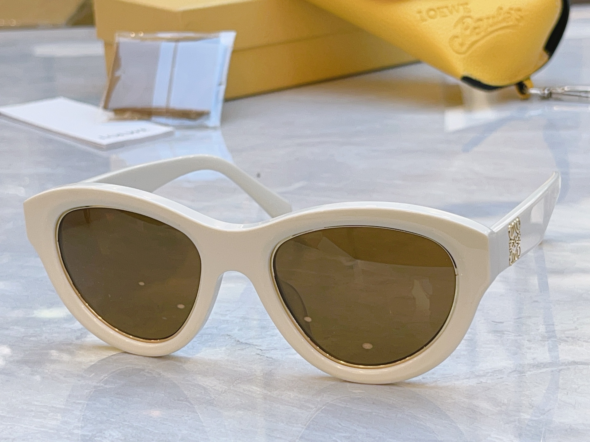 ，【LOEW*】罗意*威新款太阳镜，MODEL：LW40182I，SIZE：53口19-140