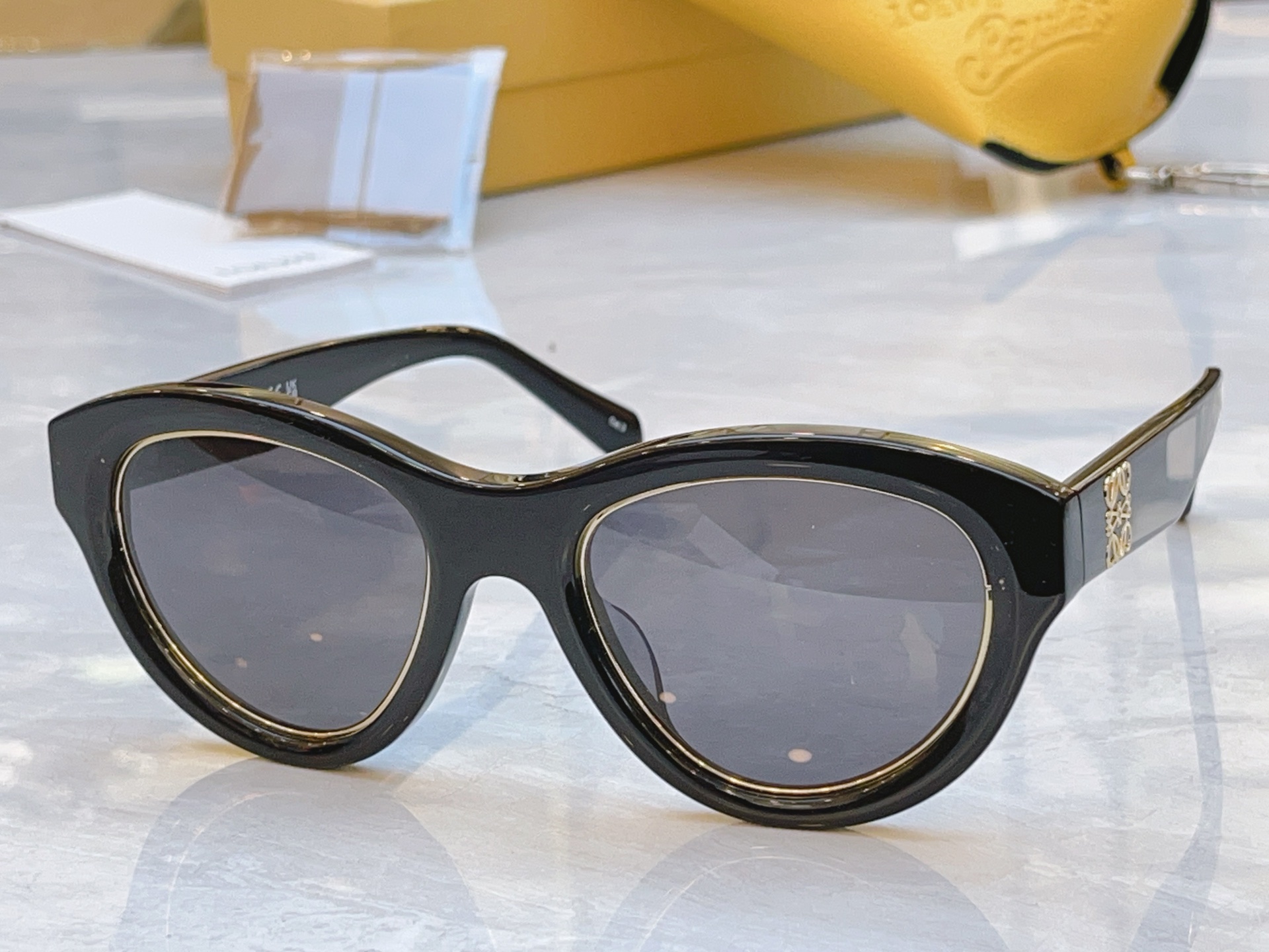 ，【LOEW*】罗意*威新款太阳镜，MODEL：LW40182I，SIZE：53口19-140