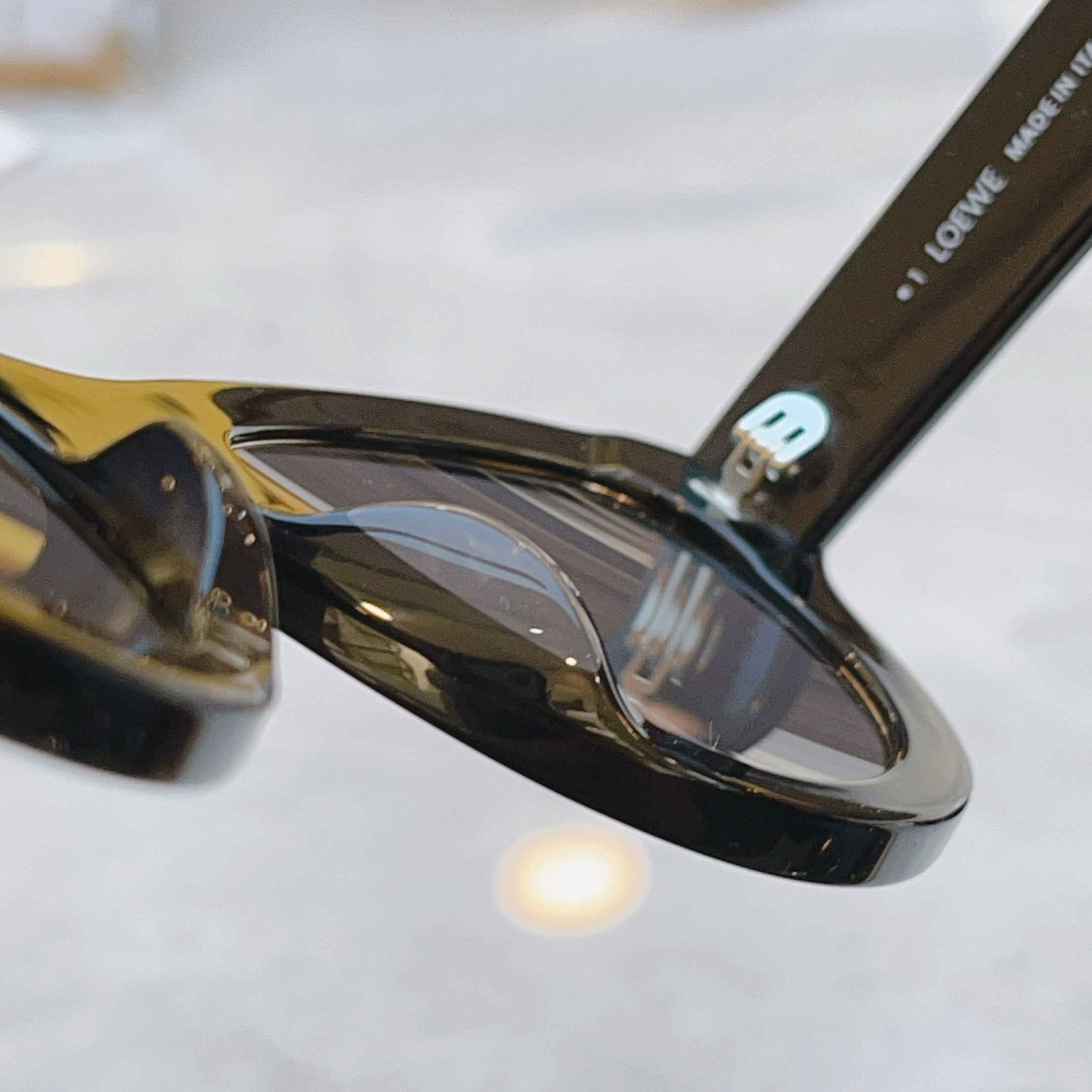 ，【LOEW*】罗意*威新款太阳镜，MODEL：LW40182I，SIZE：53口19-140