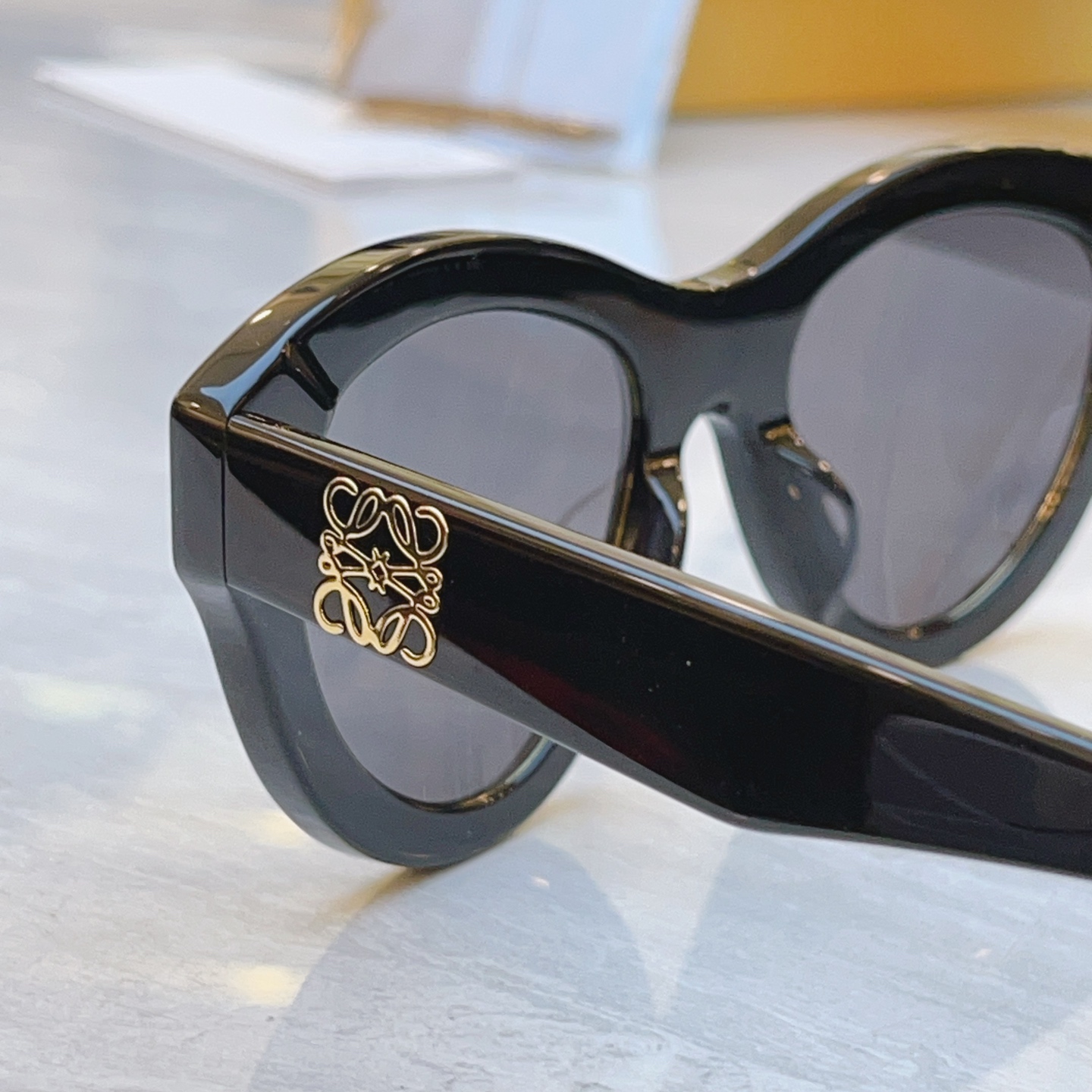 ，【LOEW*】罗意*威新款太阳镜，MODEL：LW40182I，SIZE：53口19-140