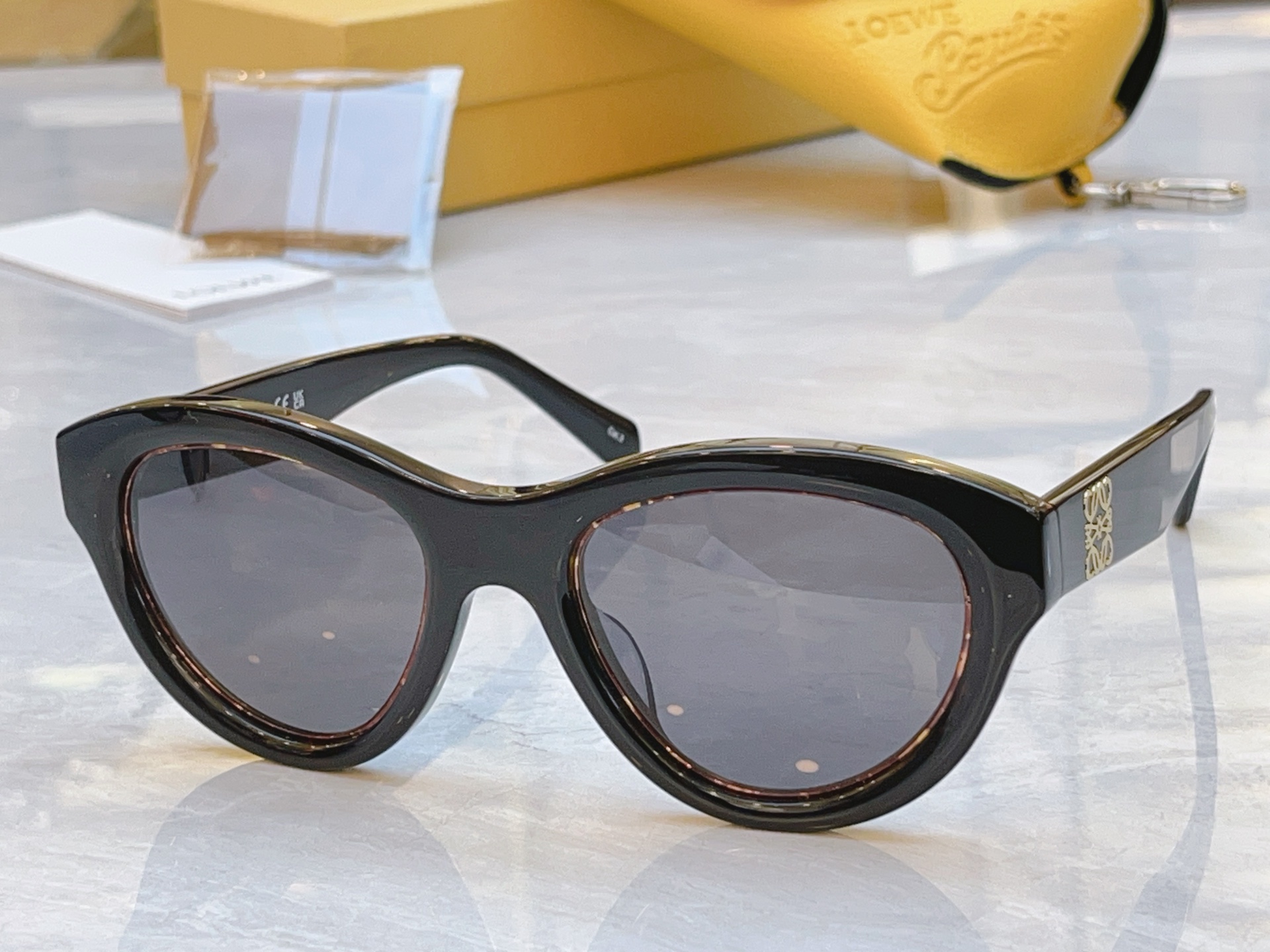 ，【LOEW*】罗意*威新款太阳镜，MODEL：LW40182I，SIZE：53口19-140