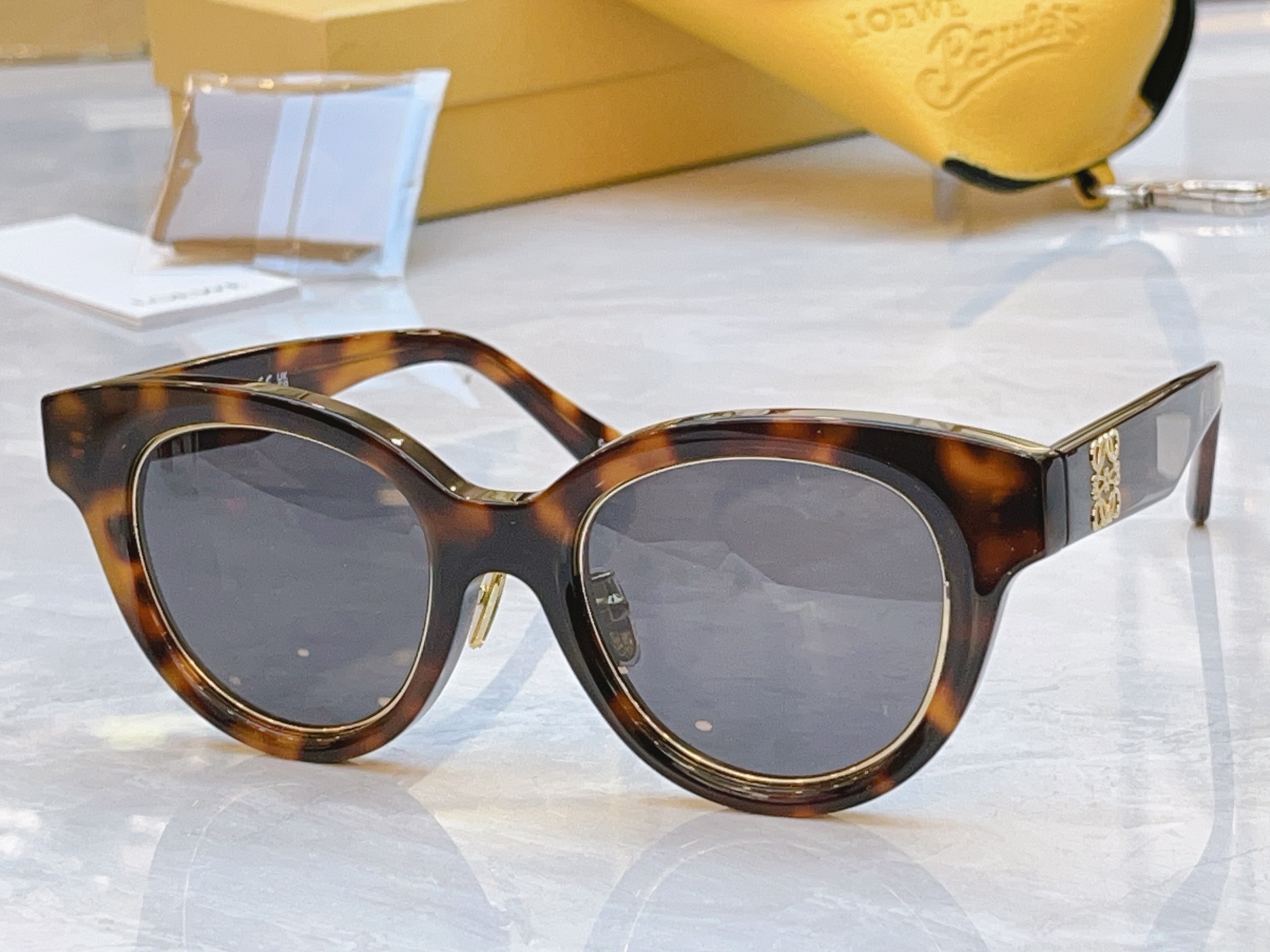 ，【LOEW*】罗意*威新款太阳镜，MODEL：LW40183I，SIZE：51口20-140