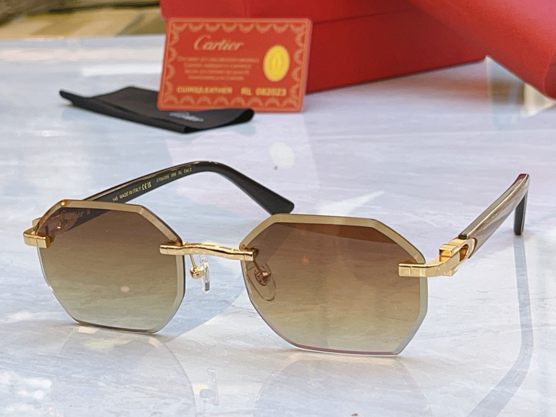 ，【CARTIE*】卡地*亚新款太阳镜，Mod:CT0493S，Size:57口21-145