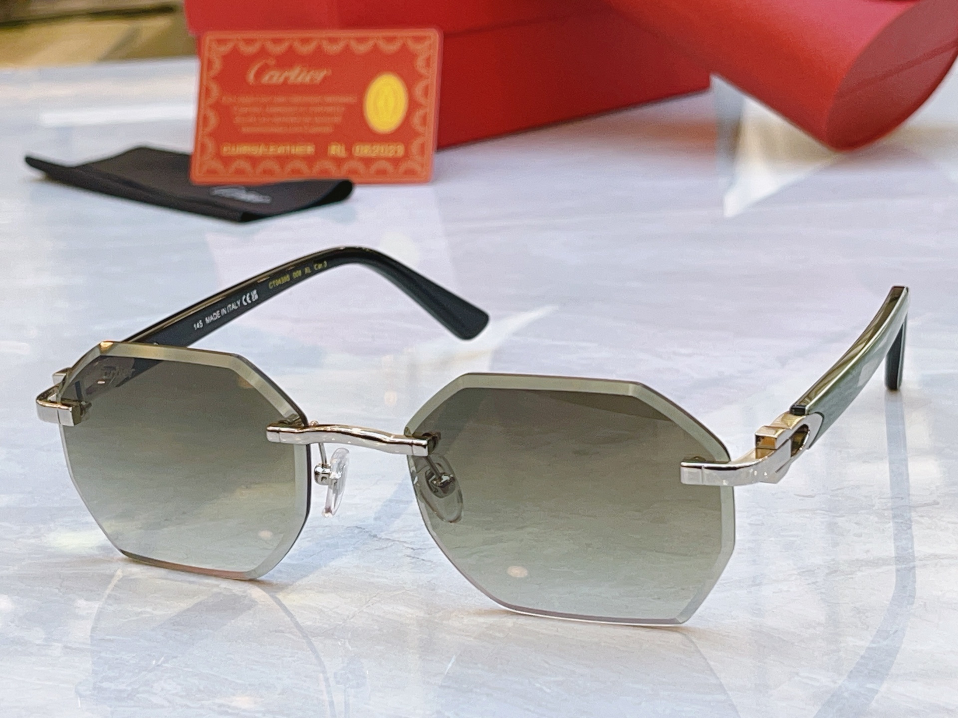 ，【CARTIE*】卡地*亚新款太阳镜，Mod:CT0493S，Size:57口21-145