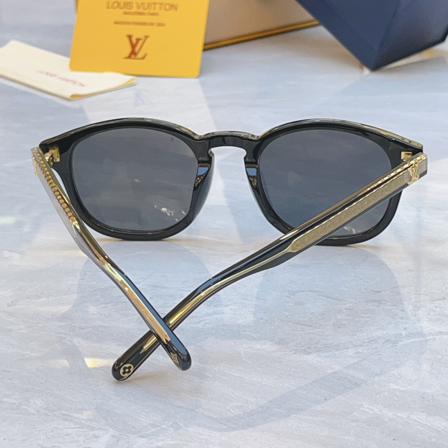 ，【LOUIS VUITTO*】路易*威登新款太阳镜，MODEL：Z2811W，SIZE：53口23-1