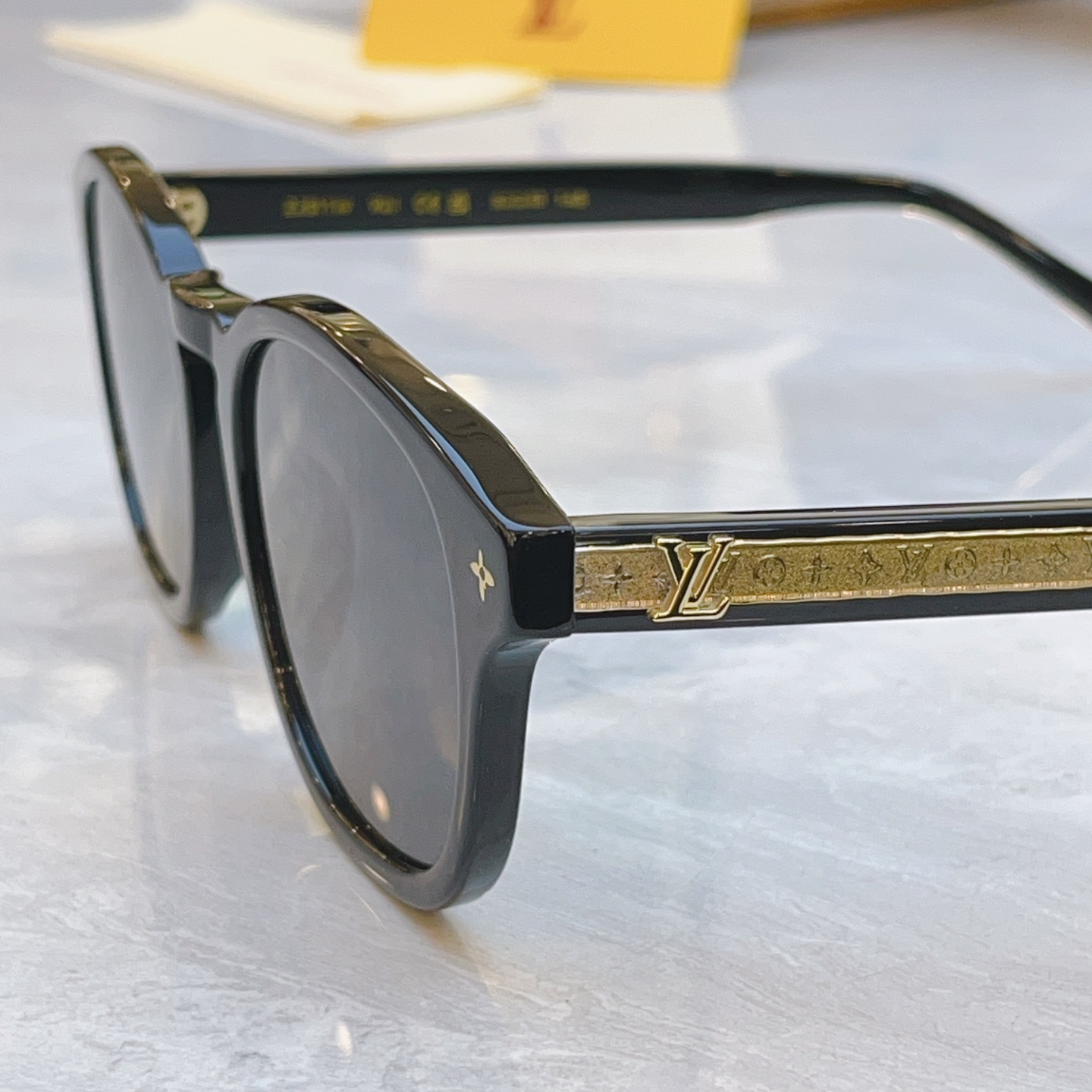 ，【LOUIS VUITTO*】路易*威登新款太阳镜，MODEL：Z2811W，SIZE：53口23-1