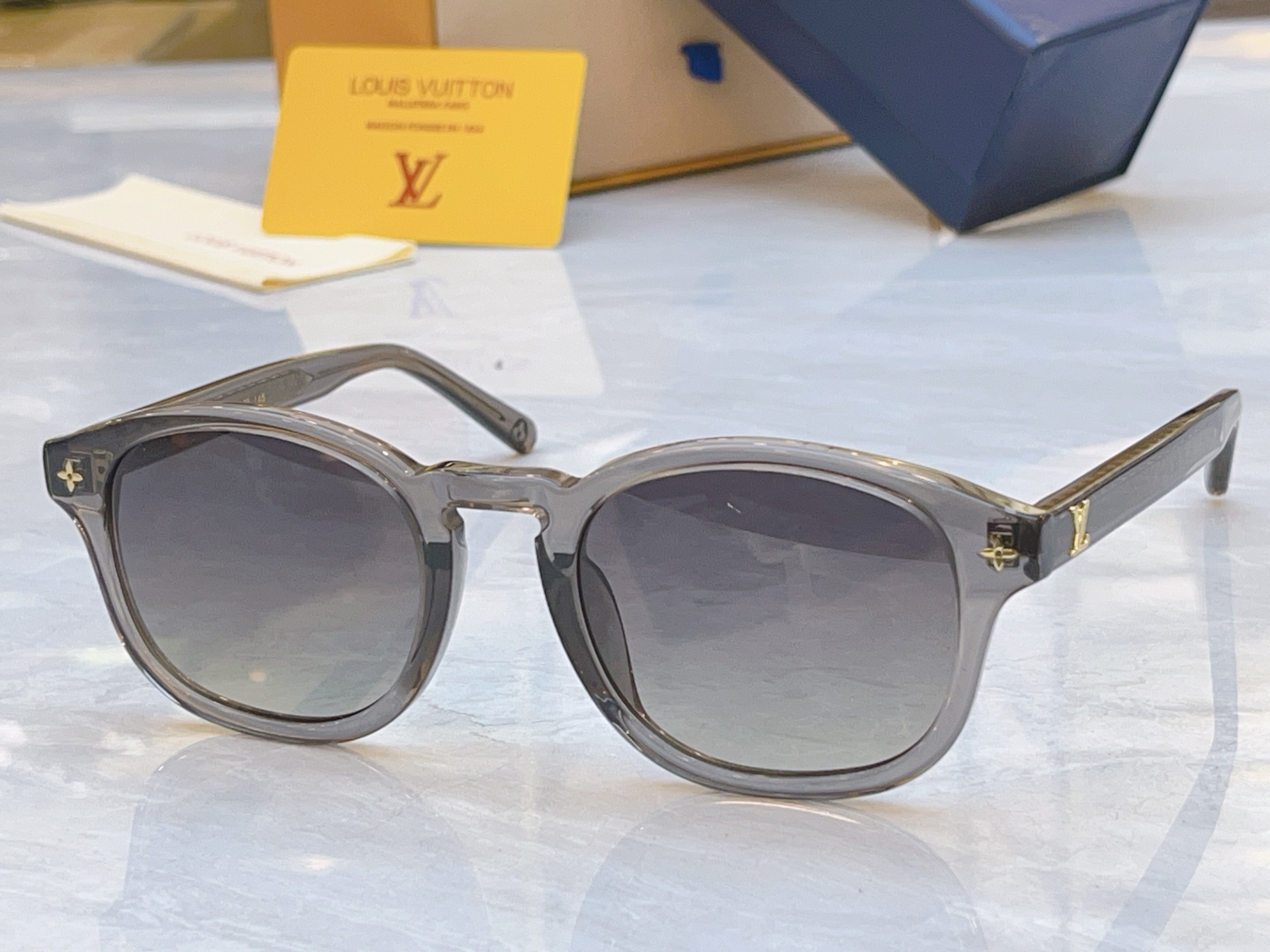 ，【LOUIS VUITTO*】路易*威登新款太阳镜，MODEL：Z2811W，SIZE：53口23-1