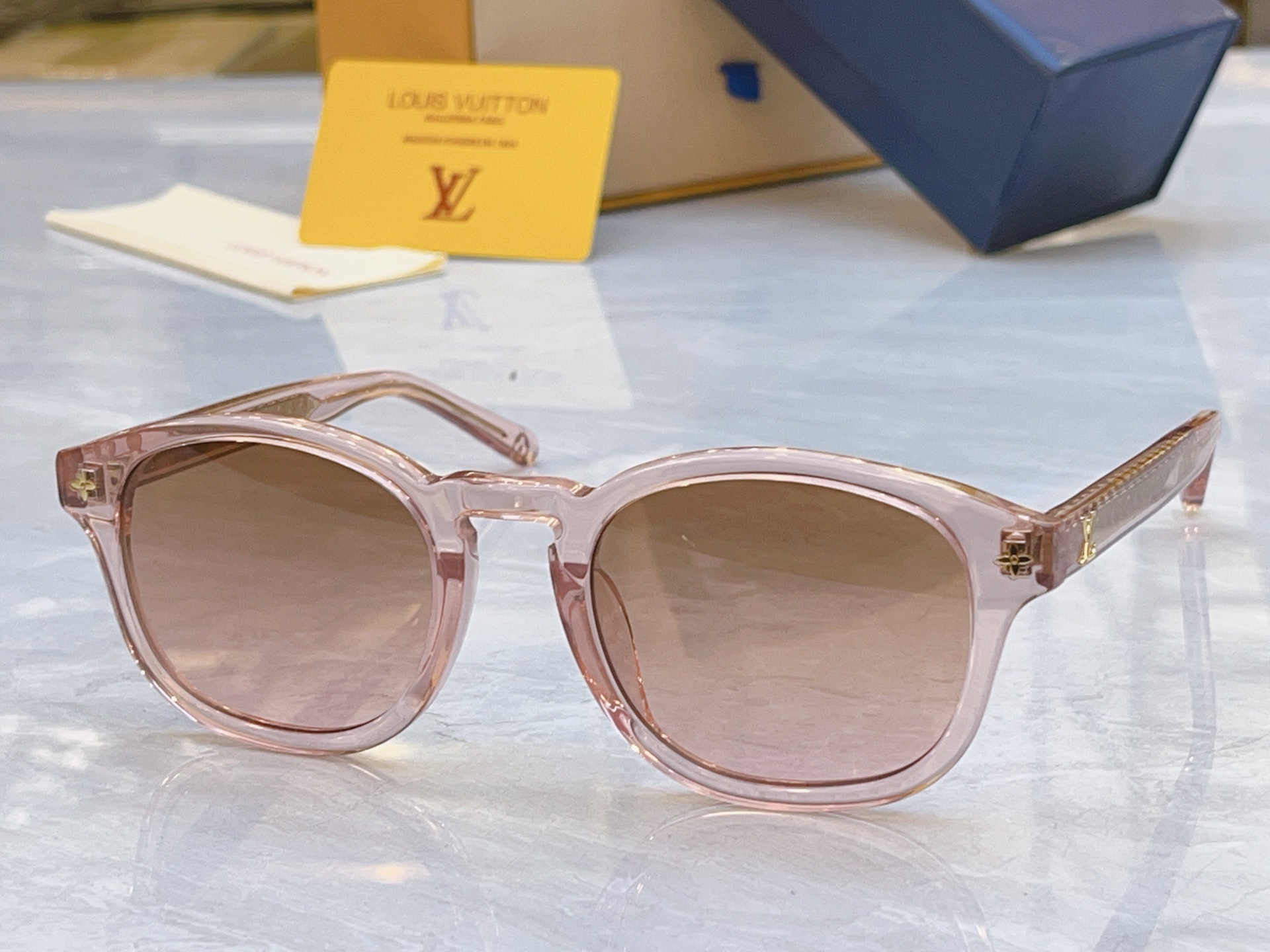 ，【LOUIS VUITTO*】路易*威登新款太阳镜，MODEL：Z2811W，SIZE：53口23-1