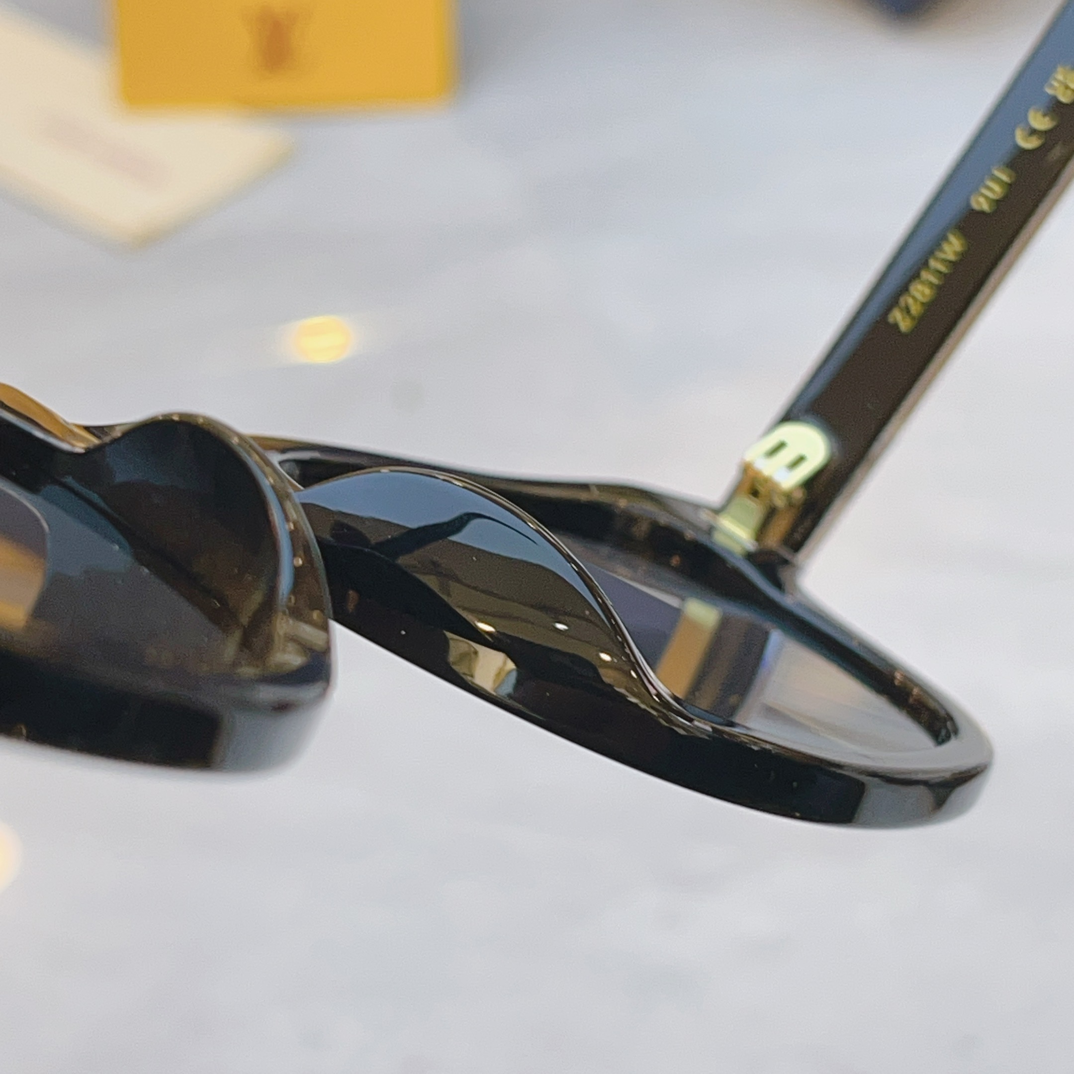 ，【LOUIS VUITTO*】路易*威登新款太阳镜，MODEL：Z2811W，SIZE：53口23-1