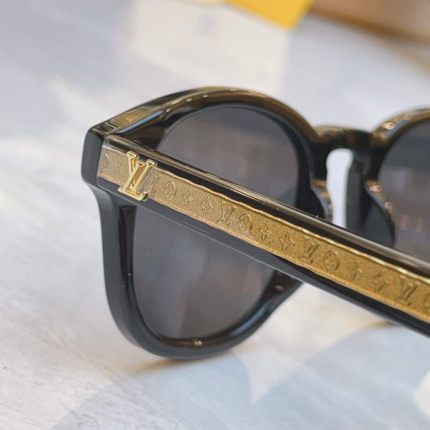 ，【LOUIS VUITTO*】路易*威登新款太阳镜，MODEL：Z2811W，SIZE：53口23-1