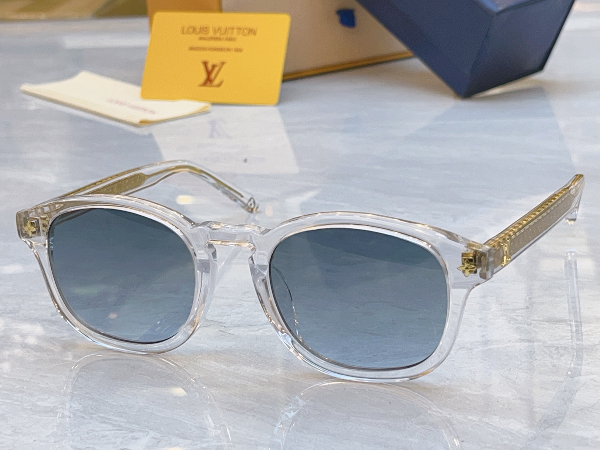 ，【LOUIS VUITTO*】路易*威登新款太阳镜，MODEL：Z2811W，SIZE：53口23-1