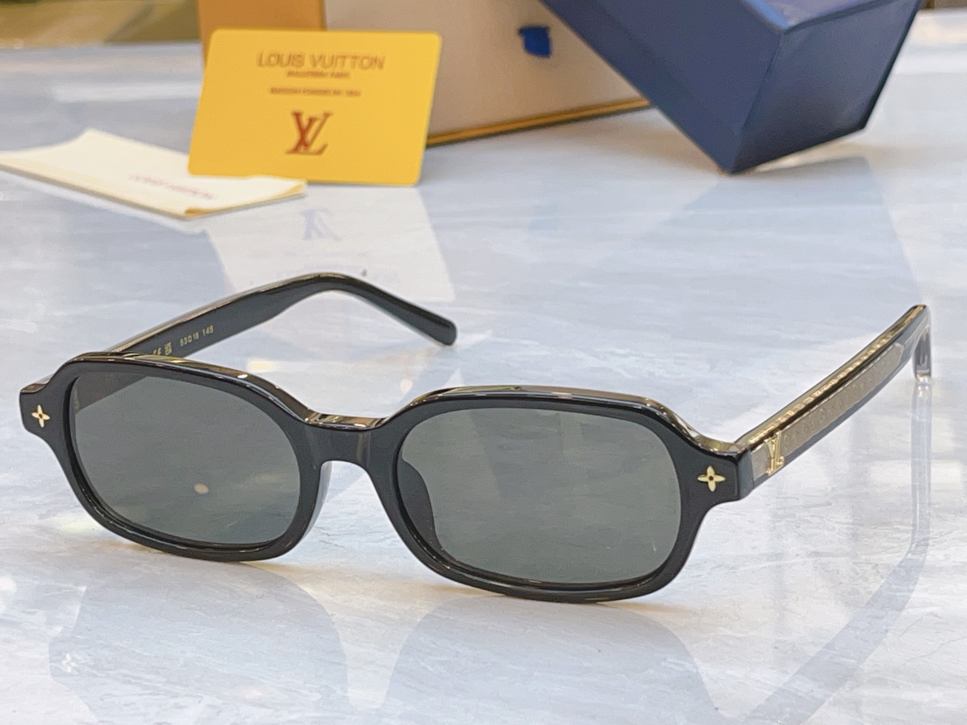 ，【LOUIS VUITTO*】路易*威登新款太阳镜，MODEL：Z3046W，SIZE：53口18-1