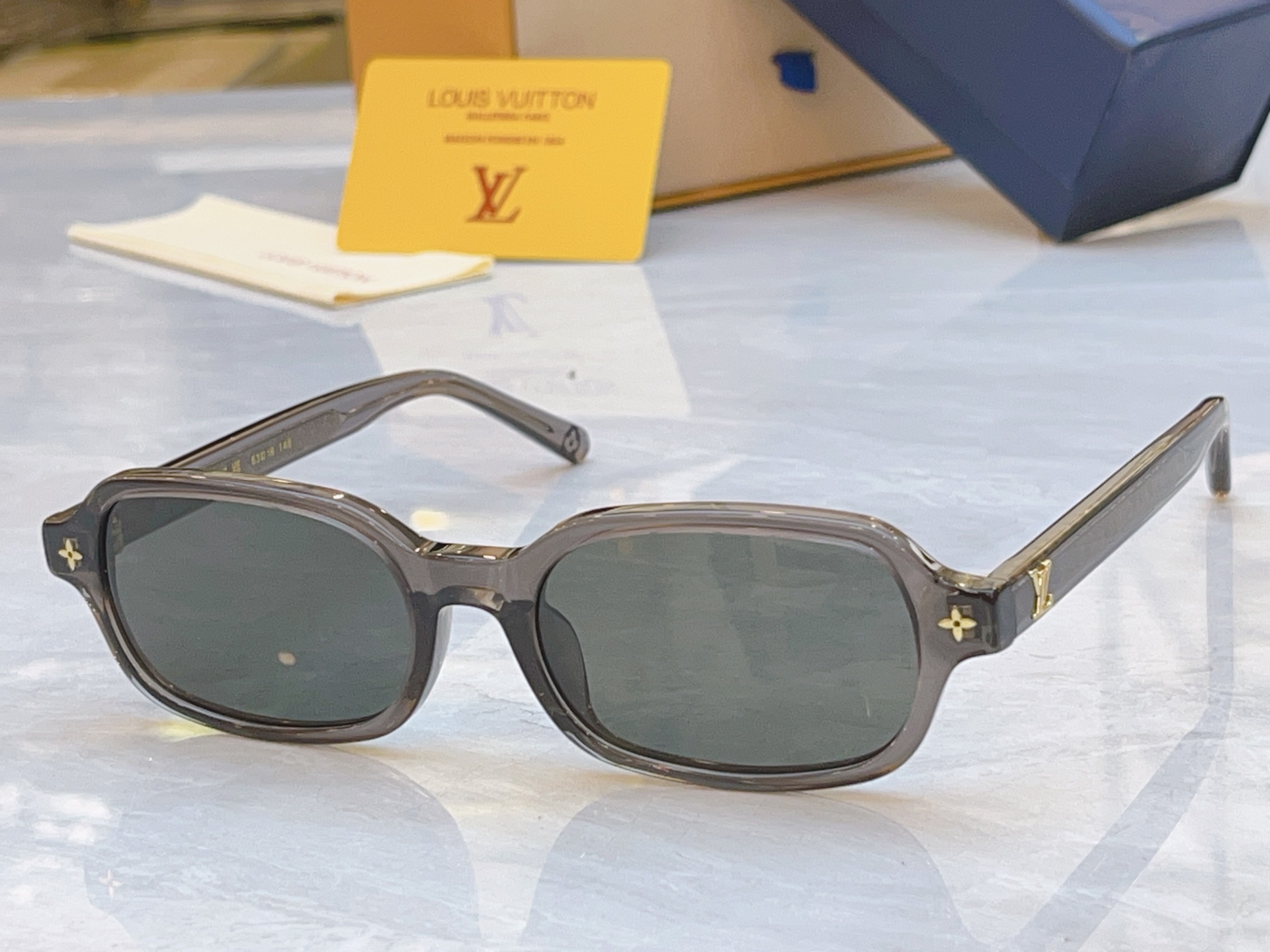 ，【LOUIS VUITTO*】路易*威登新款太阳镜，MODEL：Z3046W，SIZE：53口18-1