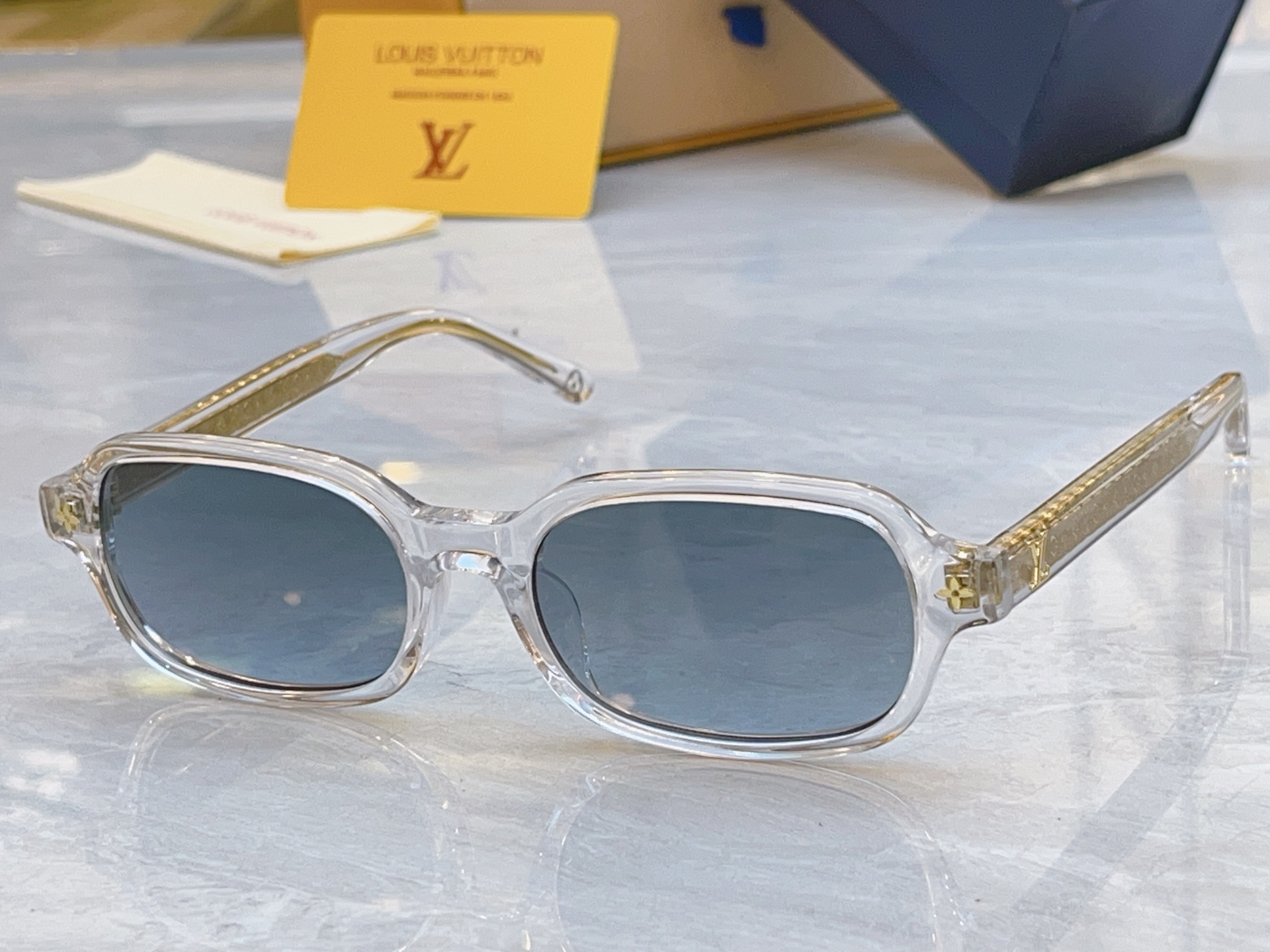 ，【LOUIS VUITTO*】路易*威登新款太阳镜，MODEL：Z3046W，SIZE：53口18-1