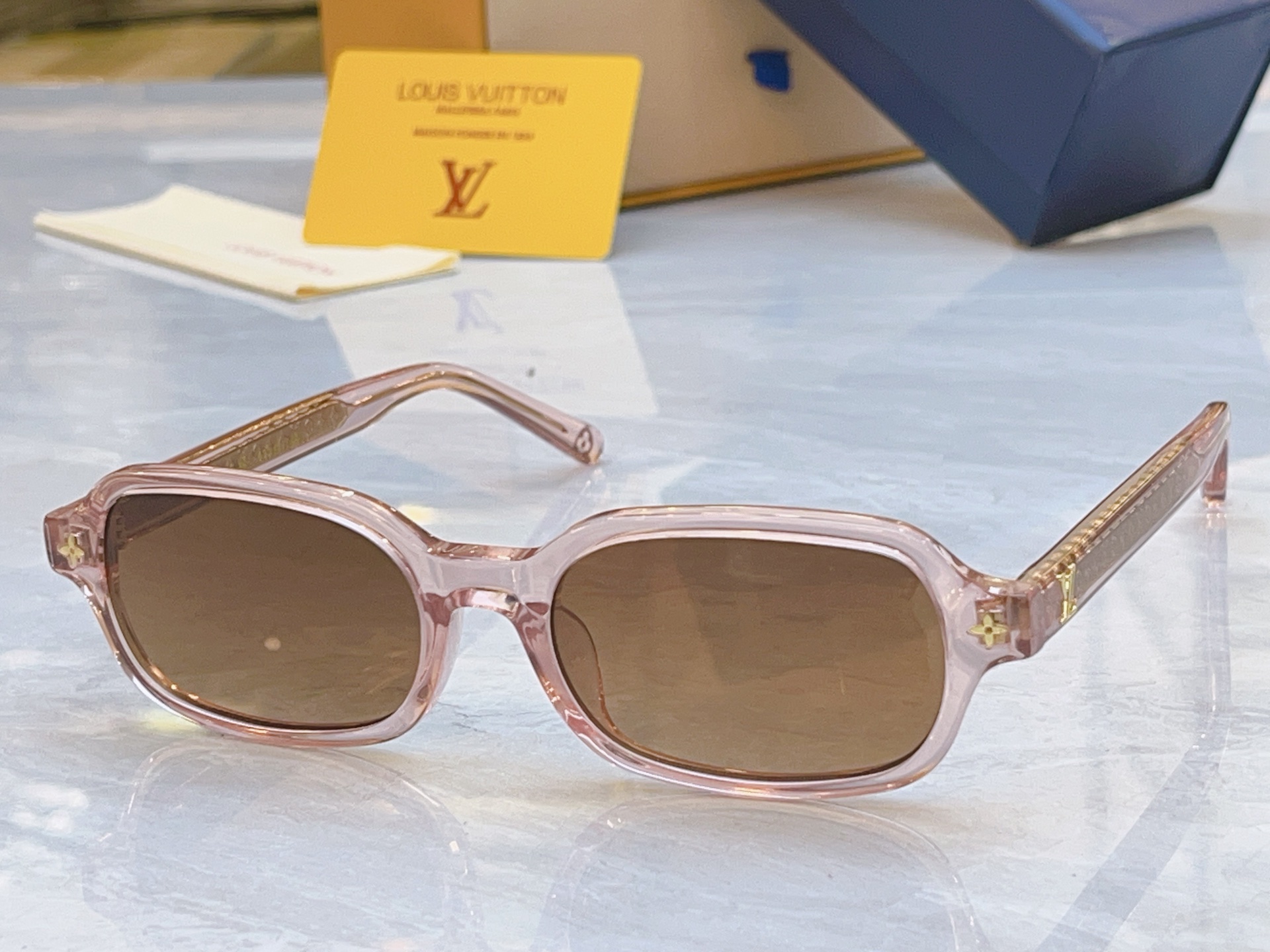 ，【LOUIS VUITTO*】路易*威登新款太阳镜，MODEL：Z3046W，SIZE：53口18-1