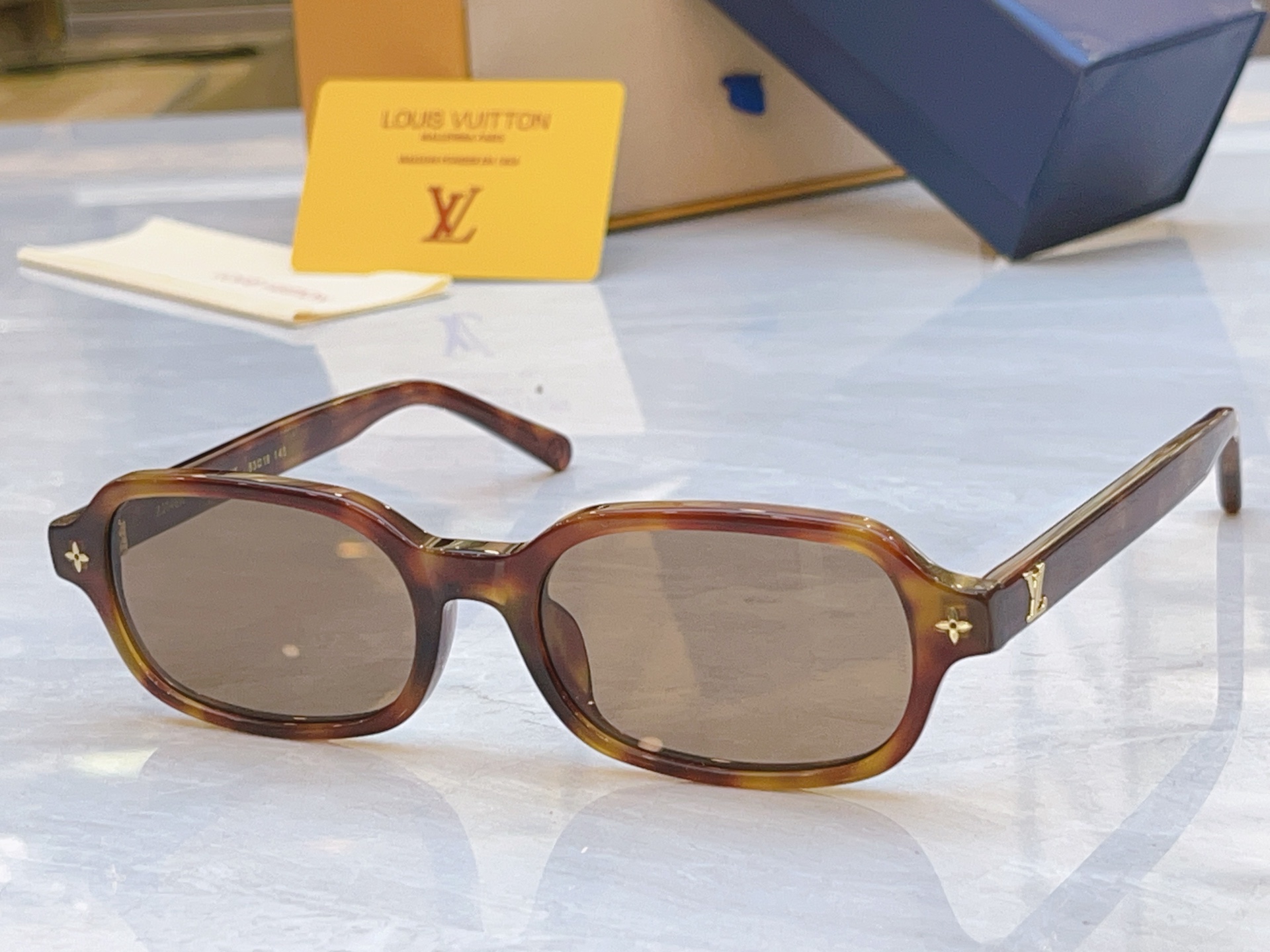 ，【LOUIS VUITTO*】路易*威登新款太阳镜，MODEL：Z3046W，SIZE：53口18-1