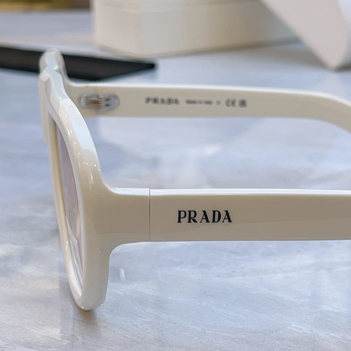 ，【PRAD*】普拉*达新款太阳镜，MODEL：SPR C05，SIZE：57口18-135