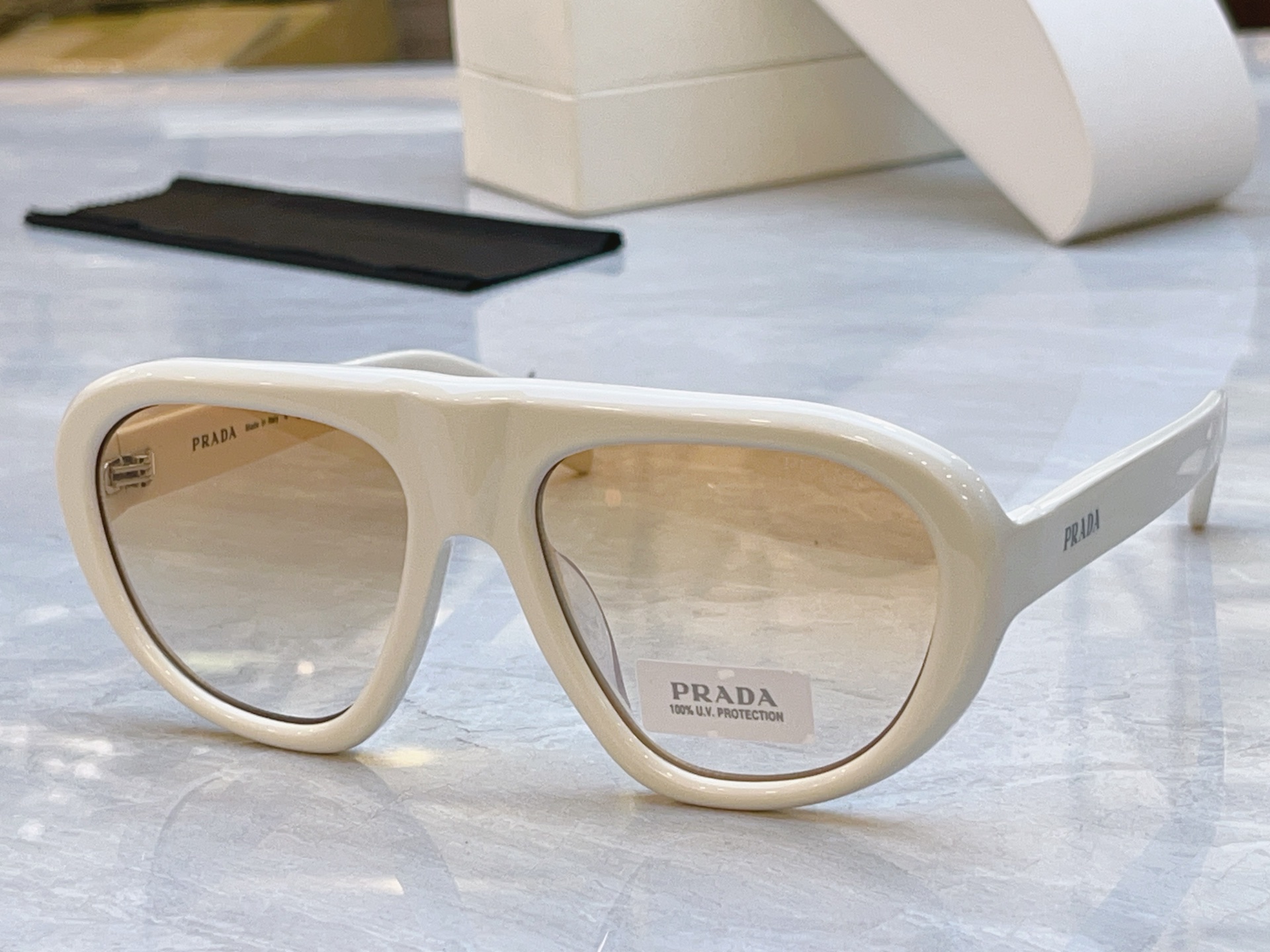 ，【PRAD*】普拉*达新款太阳镜，MODEL：SPR C05，SIZE：57口18-135