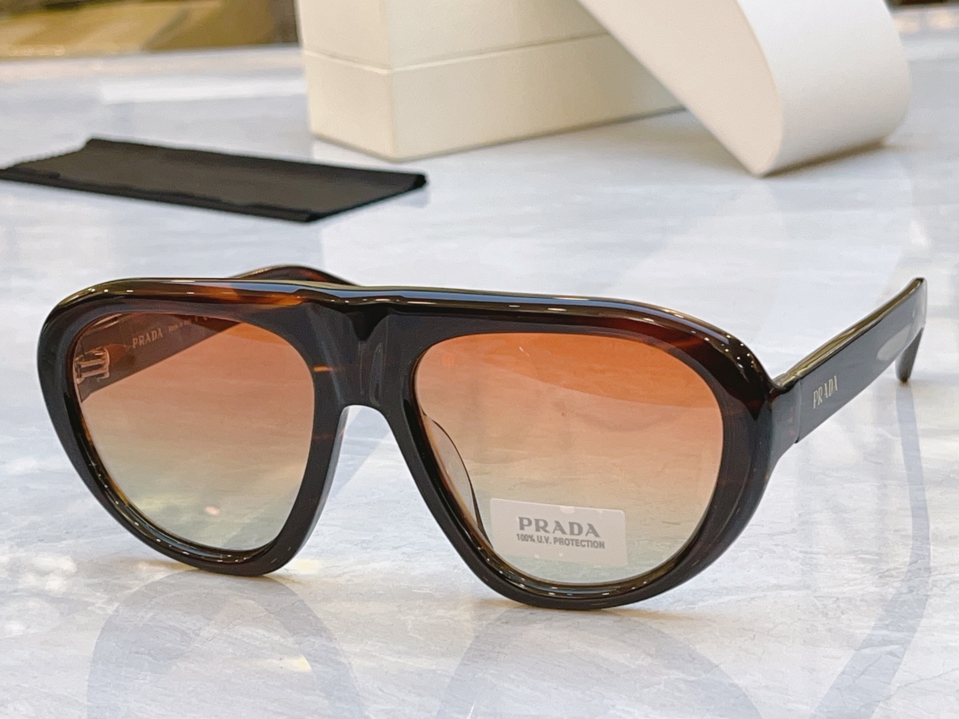 ，【PRAD*】普拉*达新款太阳镜，MODEL：SPR C05，SIZE：57口18-135