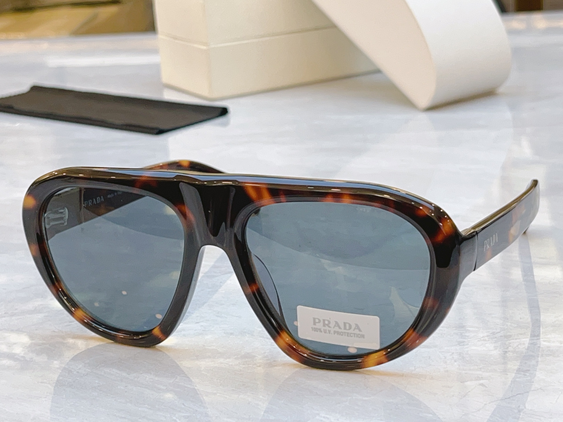 ，【PRAD*】普拉*达新款太阳镜，MODEL：SPR C05，SIZE：57口18-135