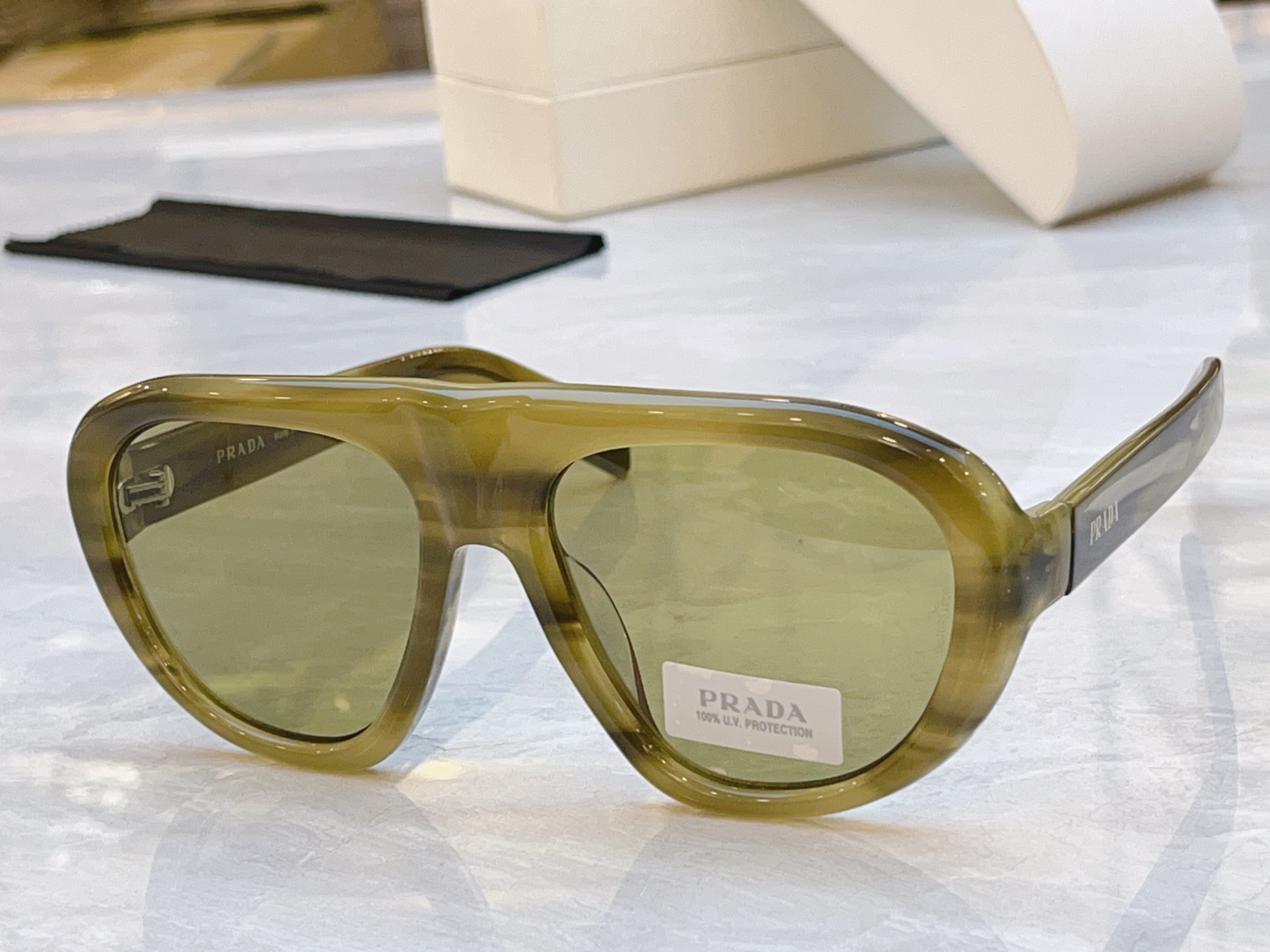 ，【PRAD*】普拉*达新款太阳镜，MODEL：SPR C05，SIZE：57口18-135