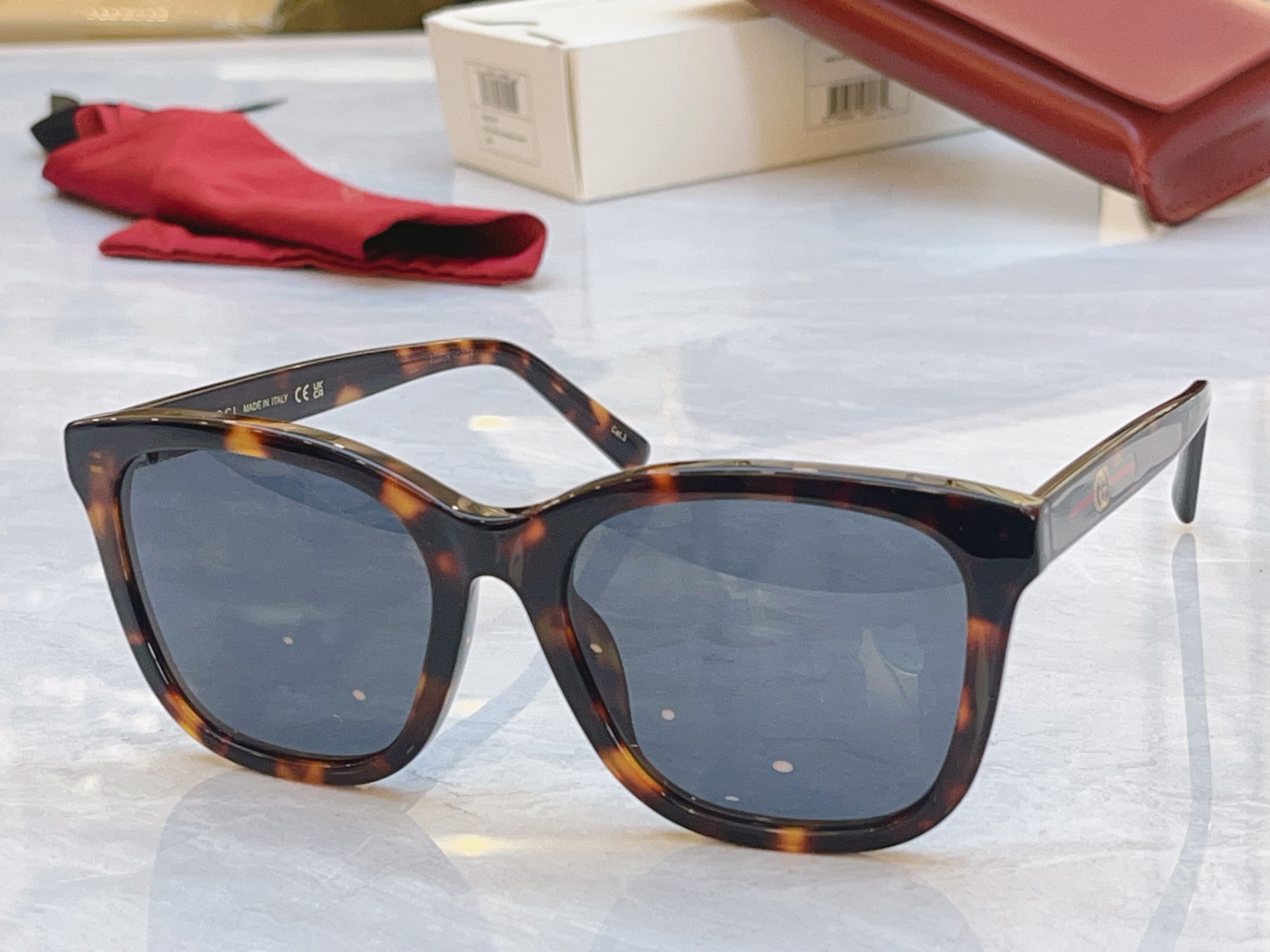 ，【GUCC*】古*驰新款太阳镜，MODEL：GG1984SK，SIZE：55口19-145