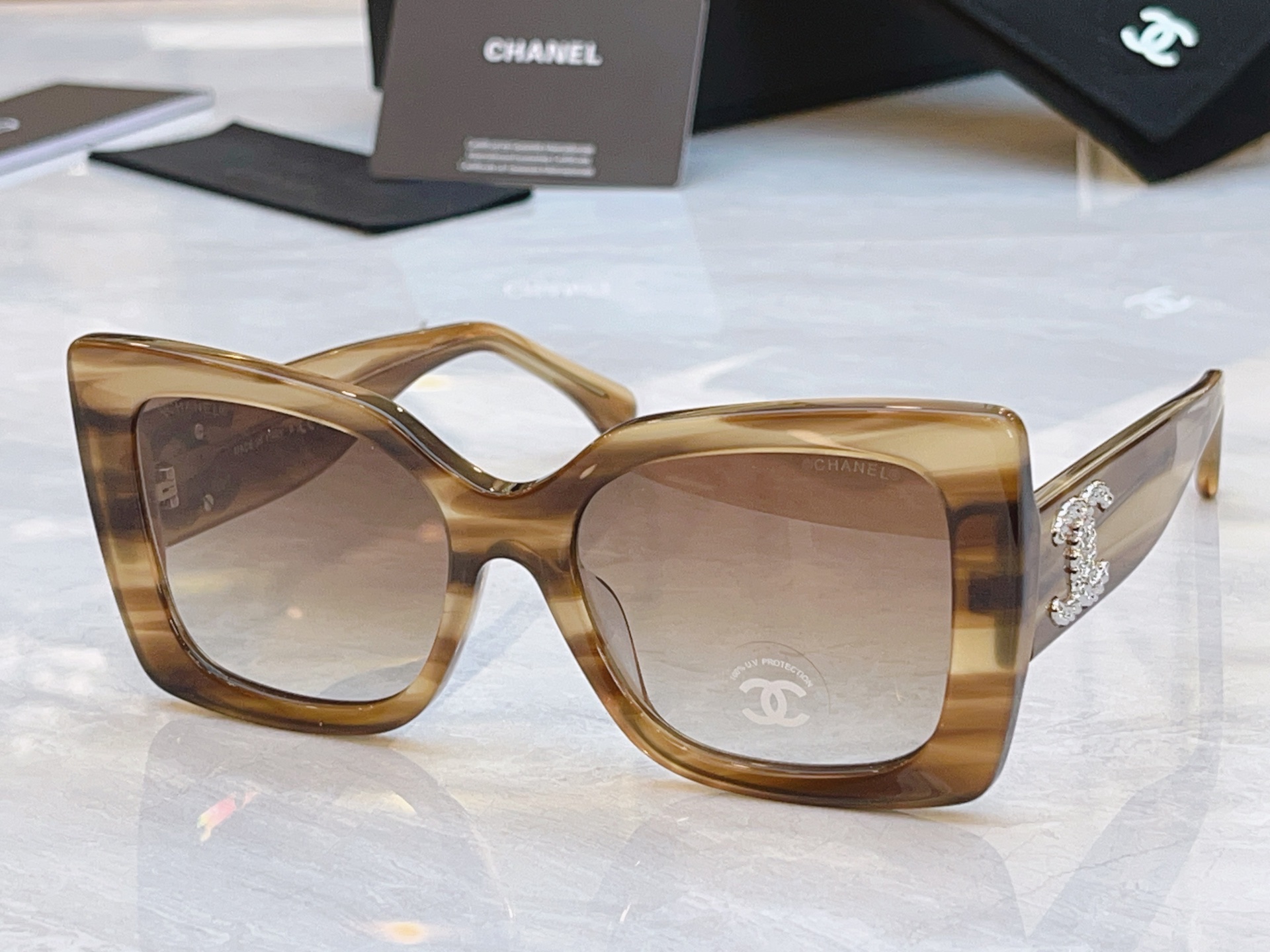 ，【CHANE*】香奈儿新款太阳镜，MODEL：5555-A，SIZE：53口18-140